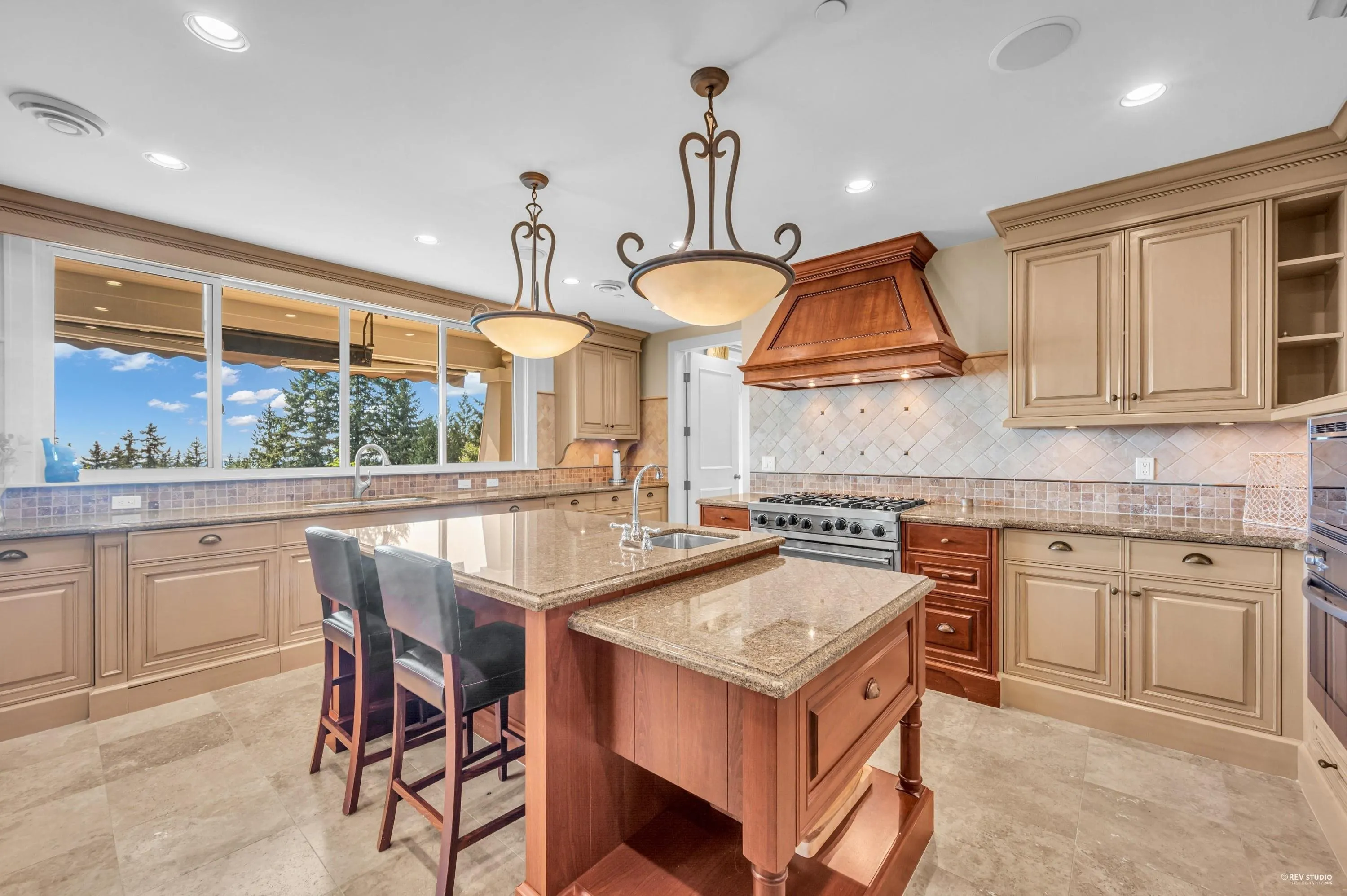 2495 Hudson Court