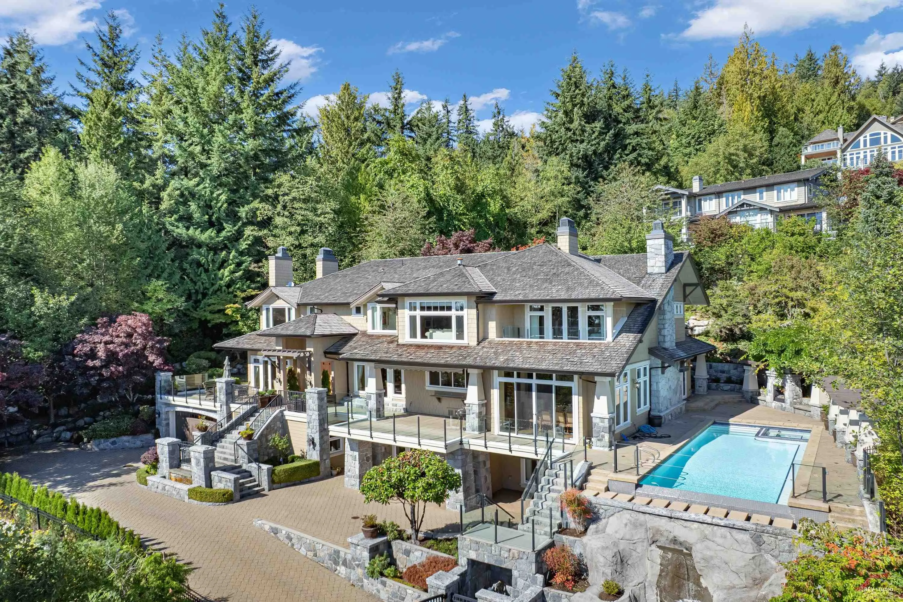2495 Hudson Court