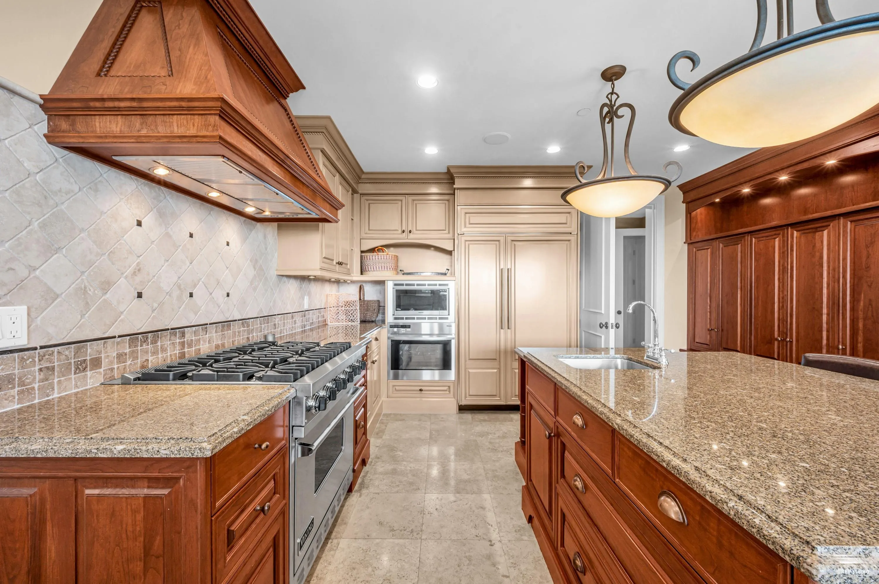 2495 Hudson Court