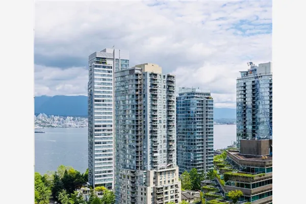 2201 1328 W Pender Street