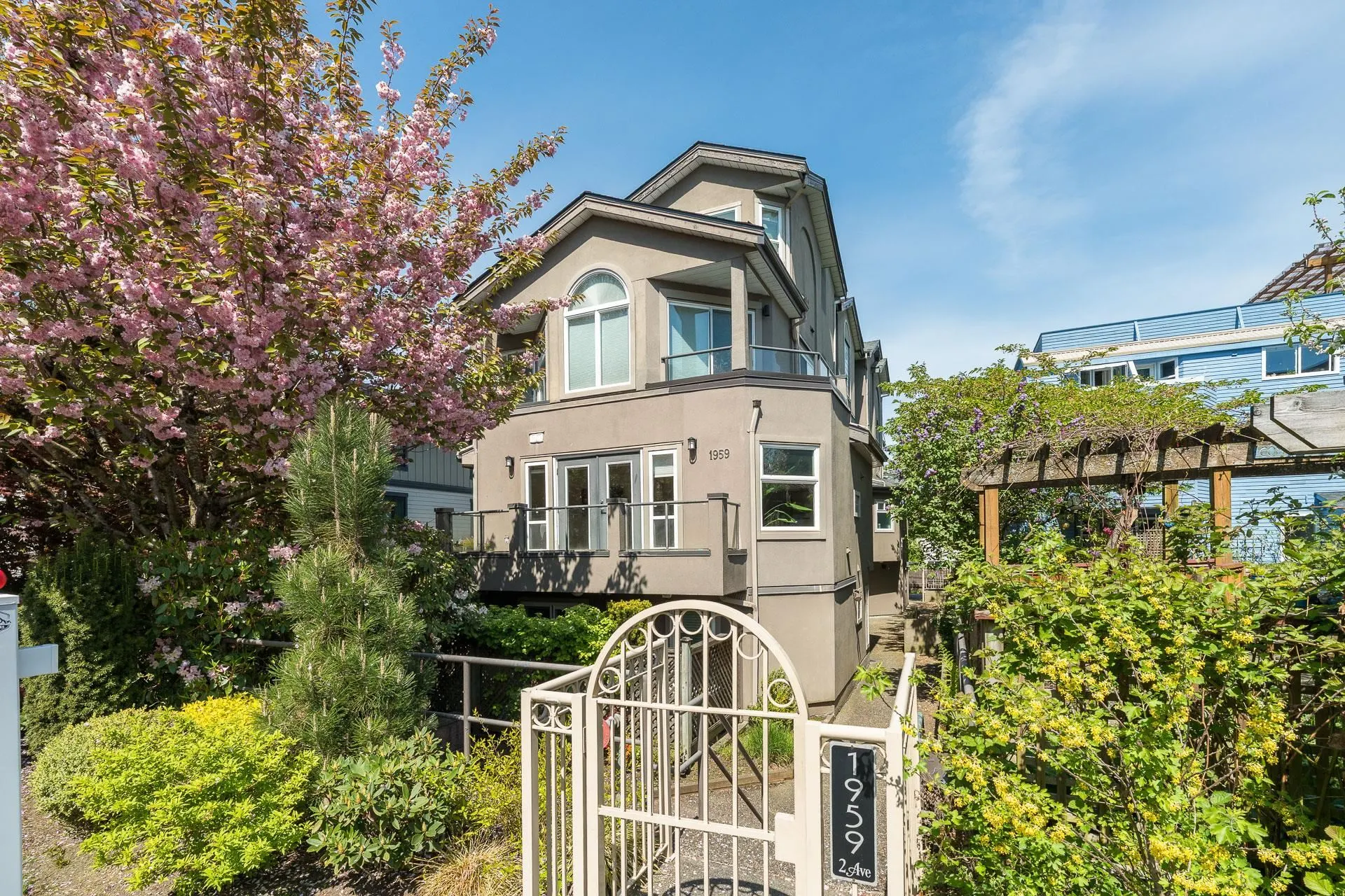1959 W 2nd Avenue