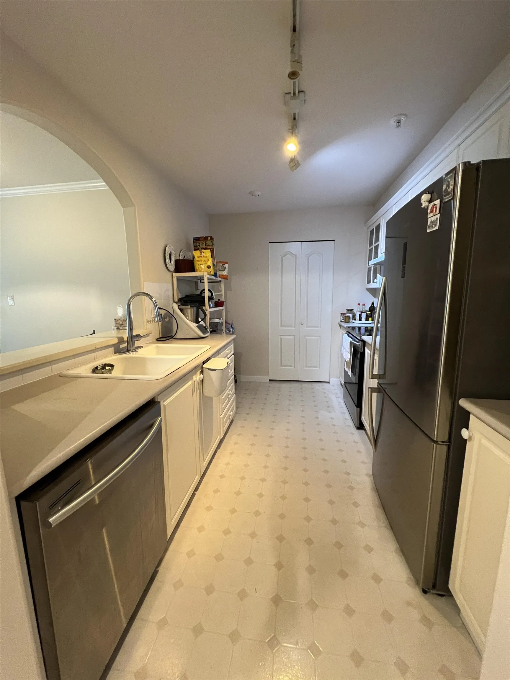 208 5900 Dover Cr