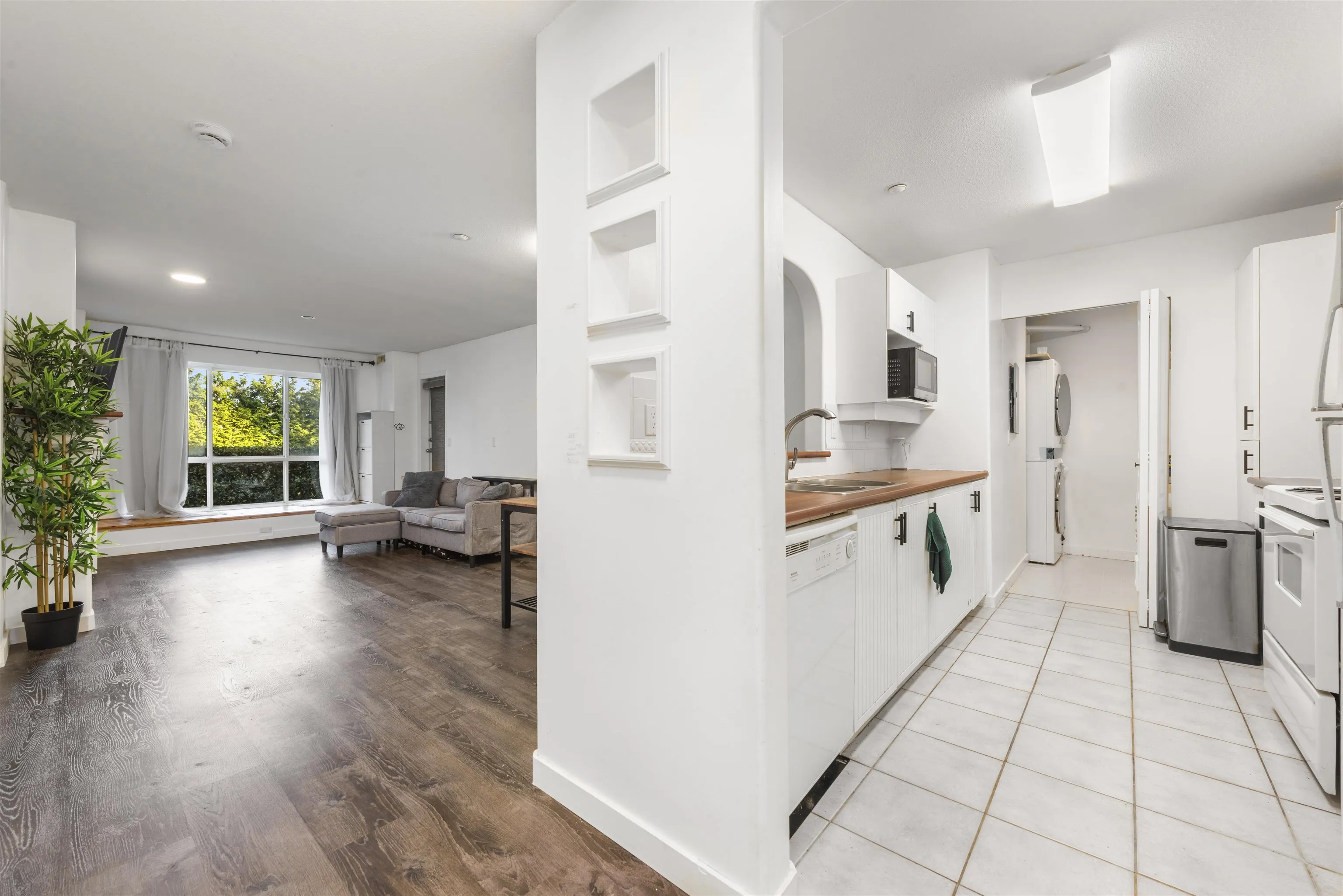 104 12633 No 2 Road