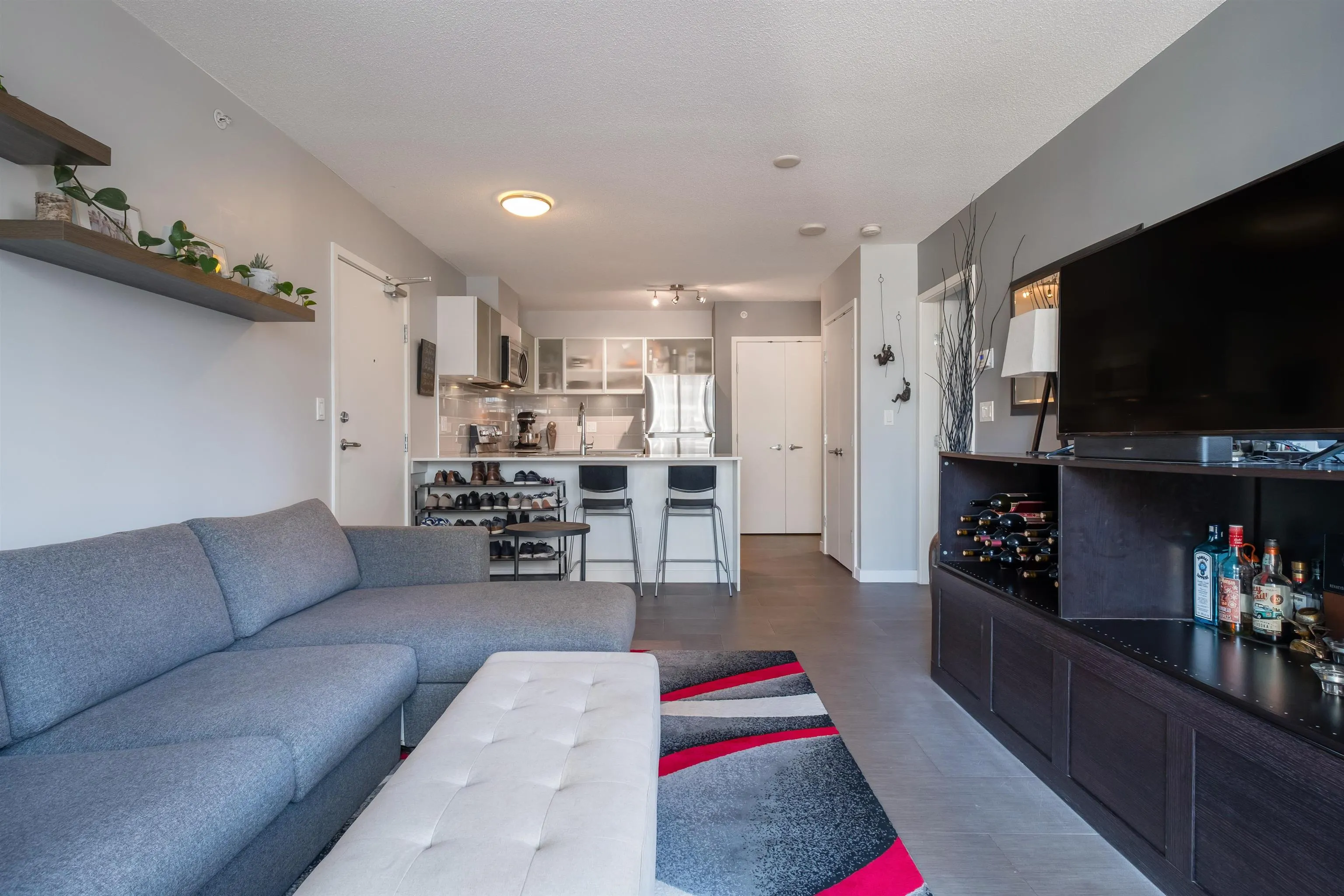 606 66 W Cordova Street