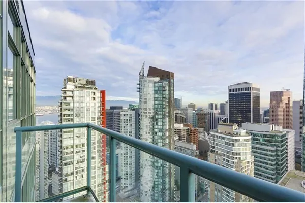 3209 1239 W Georgia Street