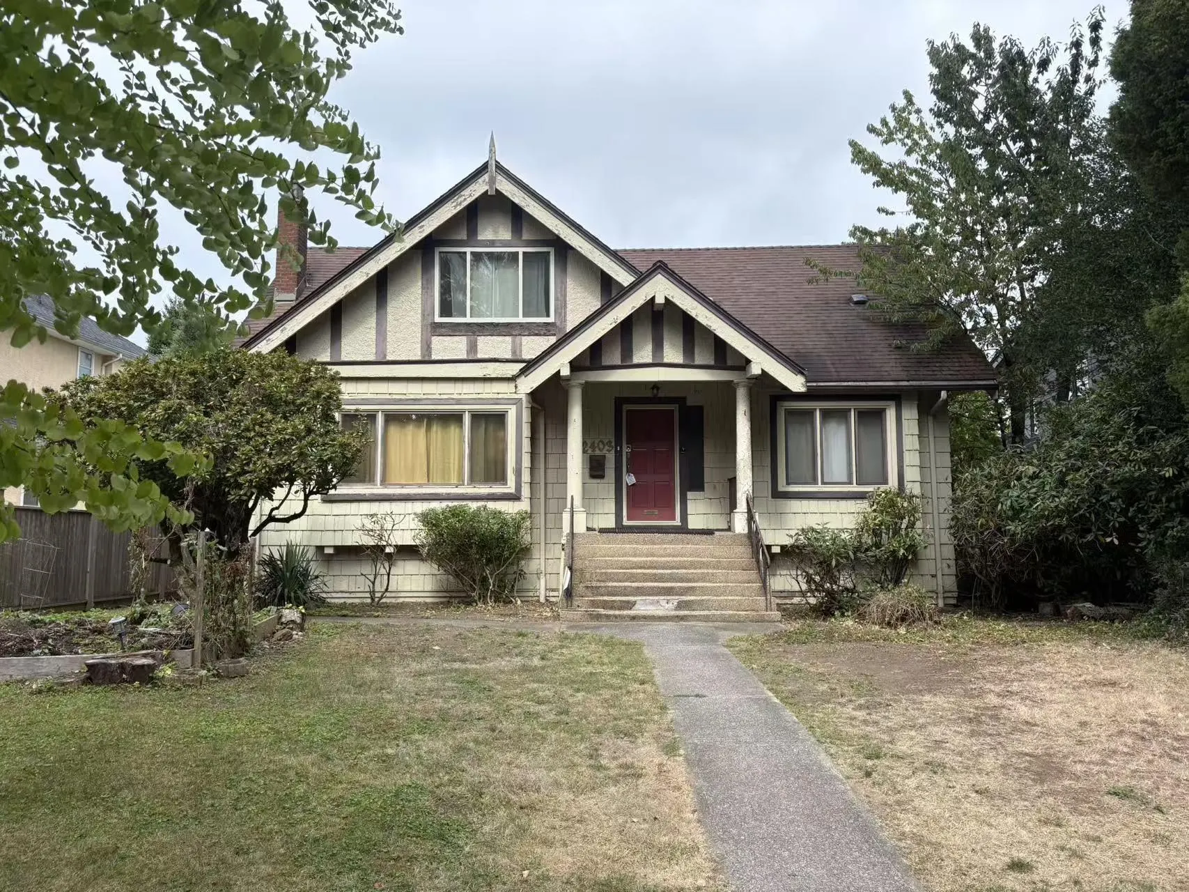2403 W 34th Avenue
