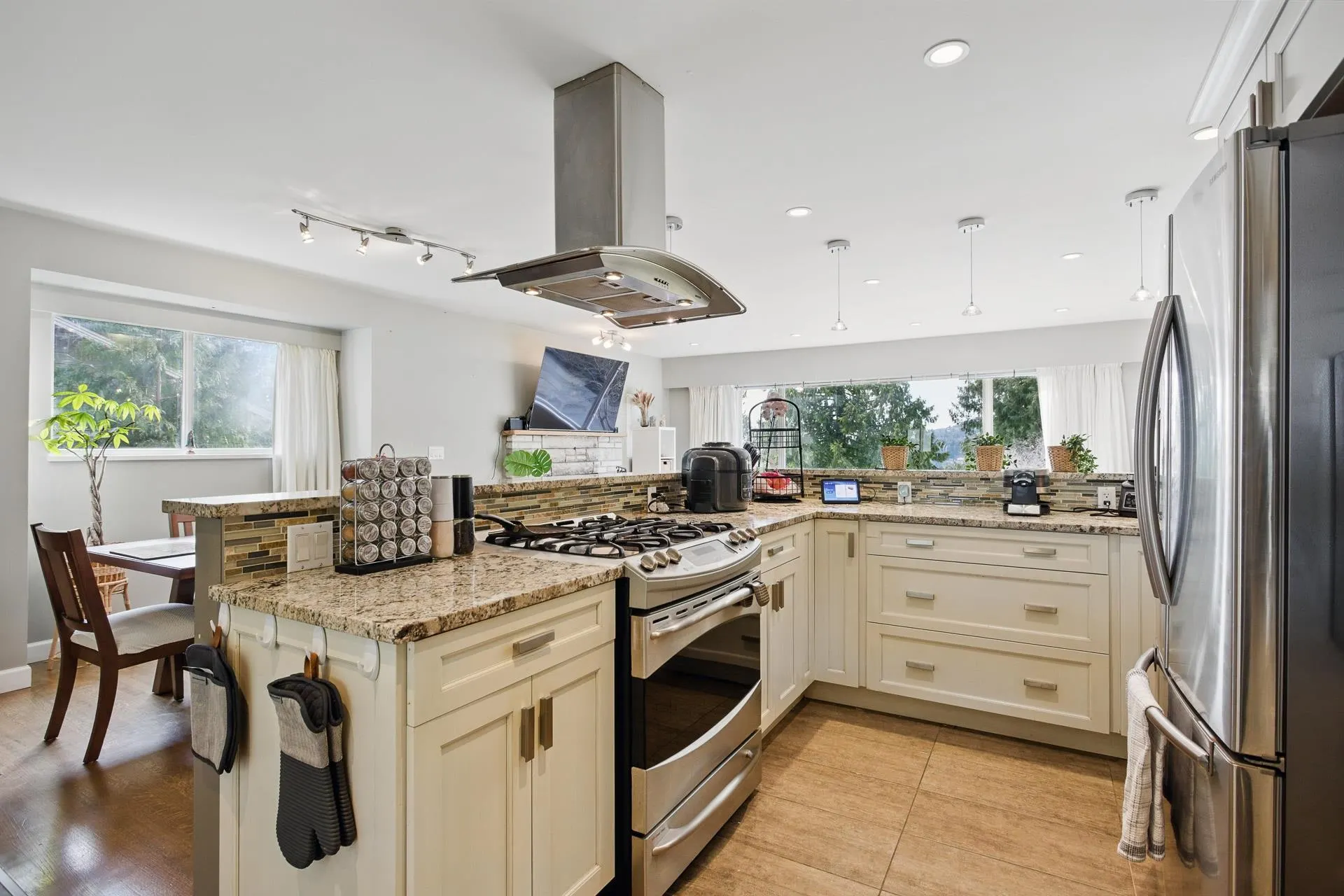 4938 Redonda Drive