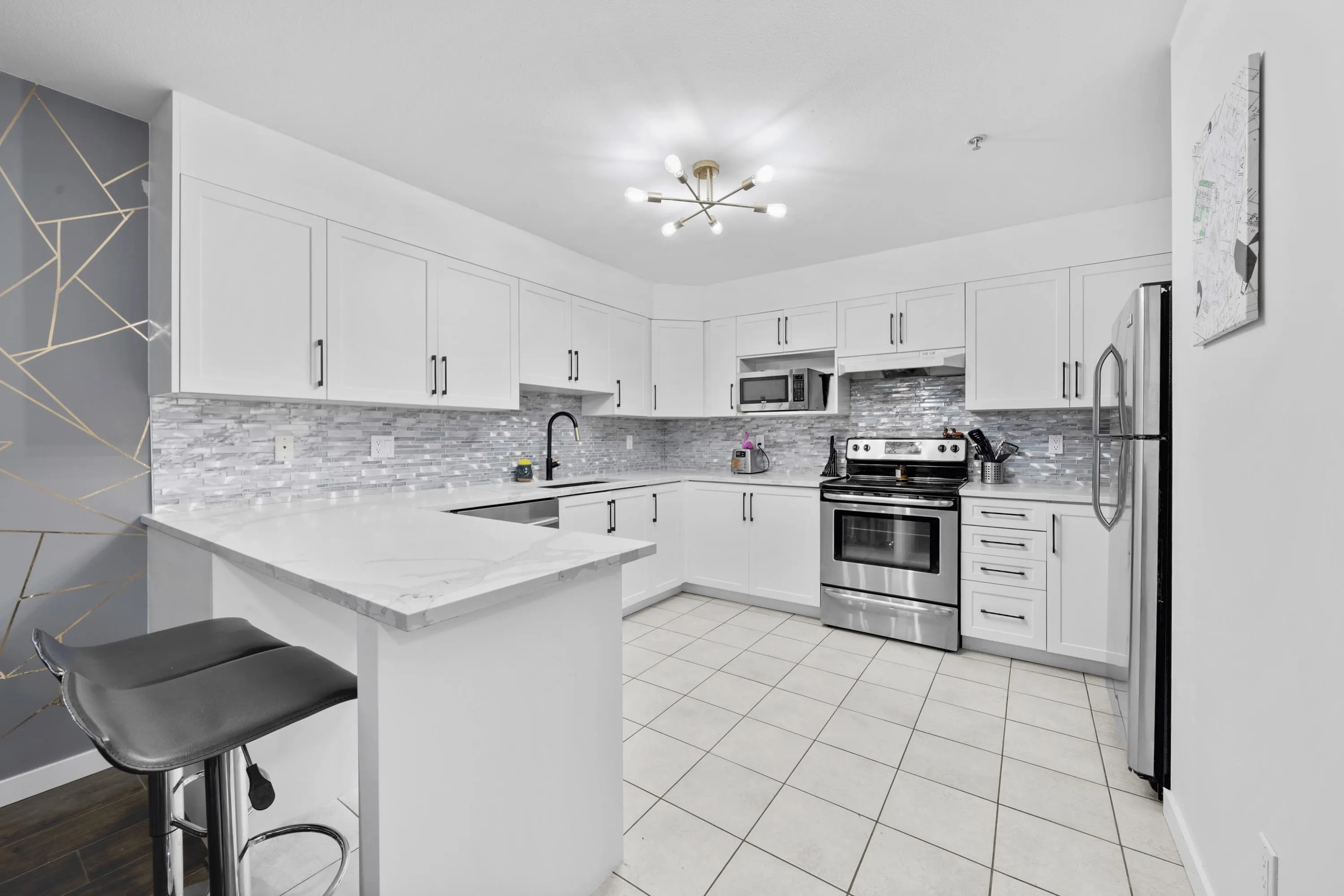 311 121 Shoreline Circle