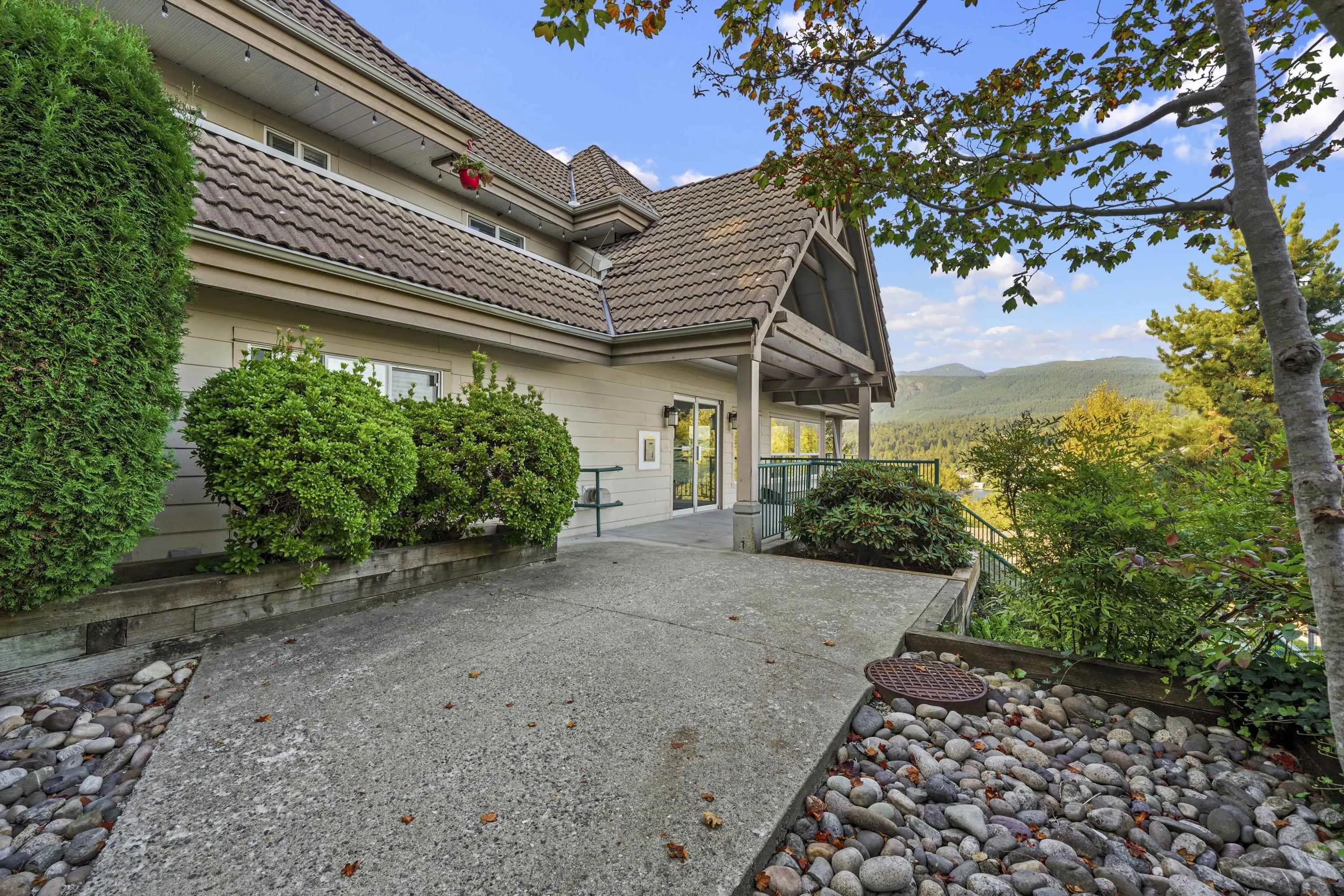 311 121 Shoreline Circle