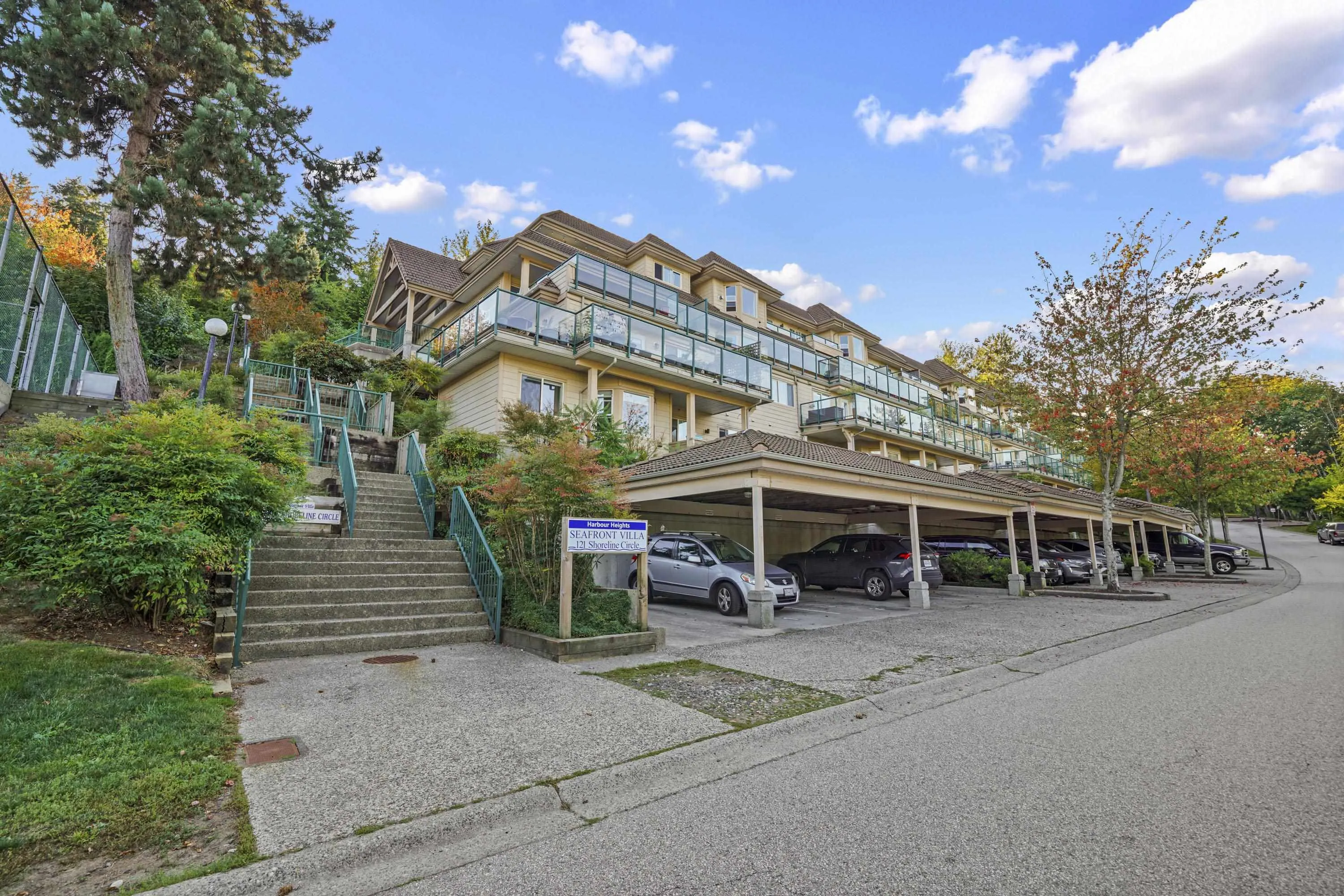 311 121 Shoreline Circle