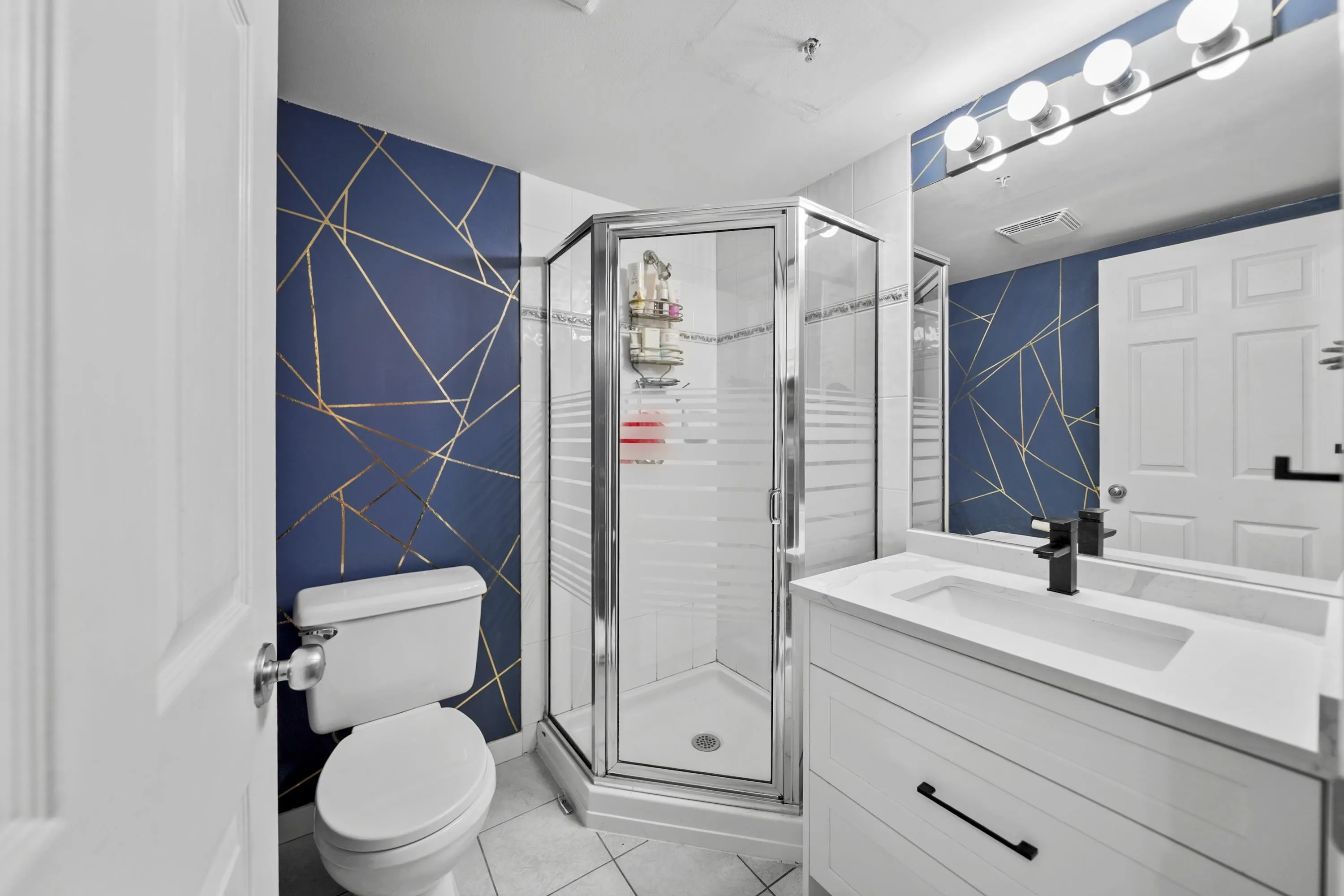 311 121 Shoreline Circle