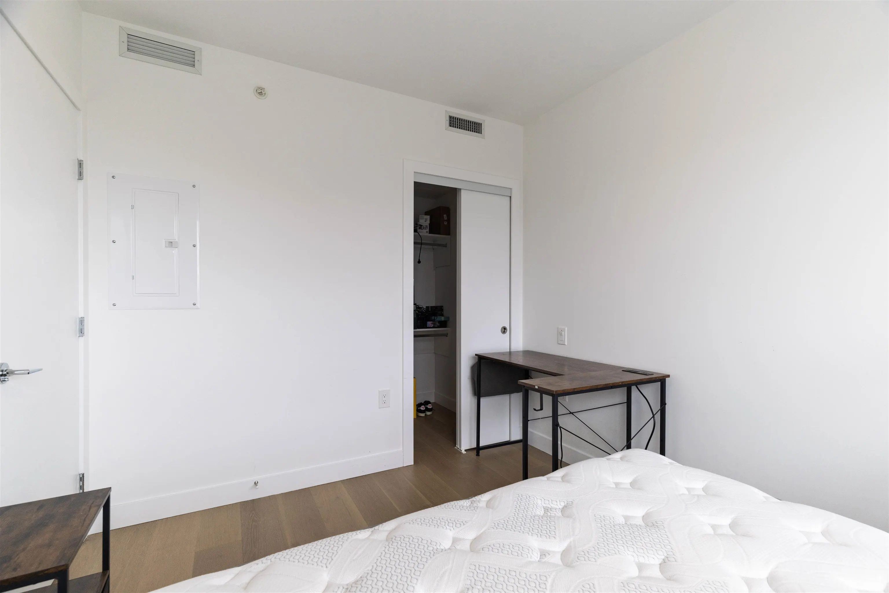 1204 5766 Gilbert Road