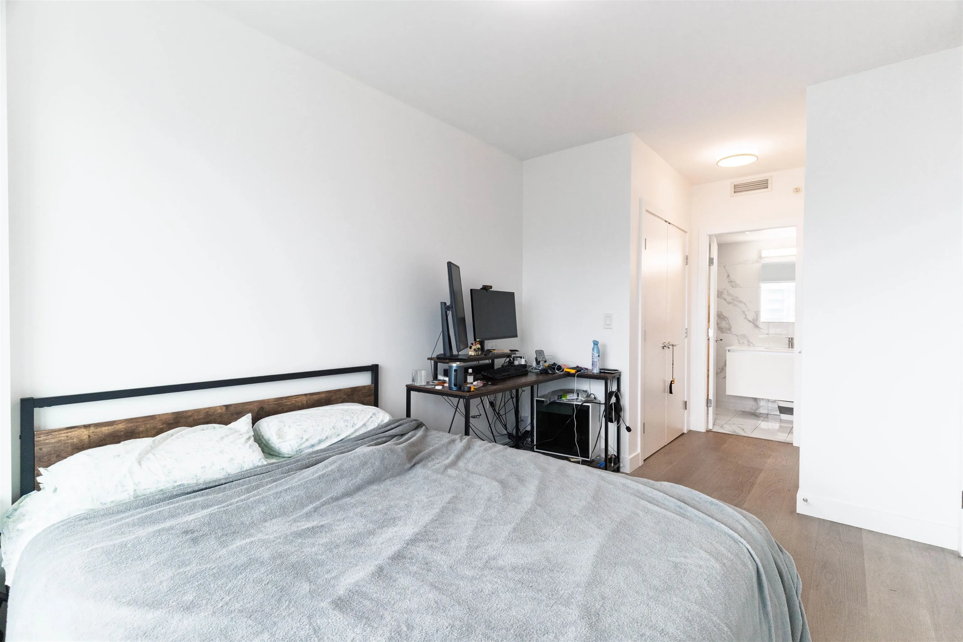 1204 5766 Gilbert Road