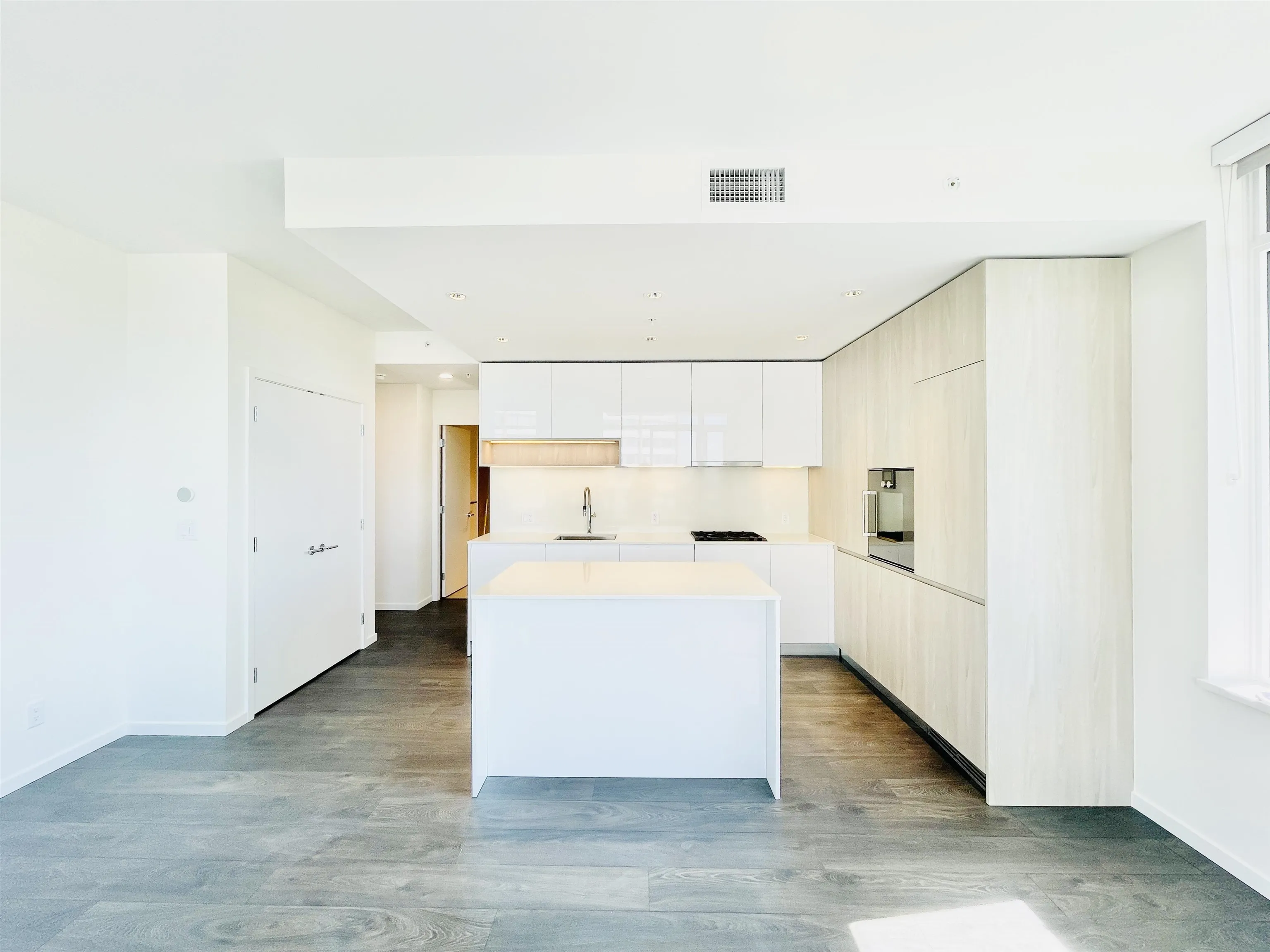 879 6600 Minoru Boulevard