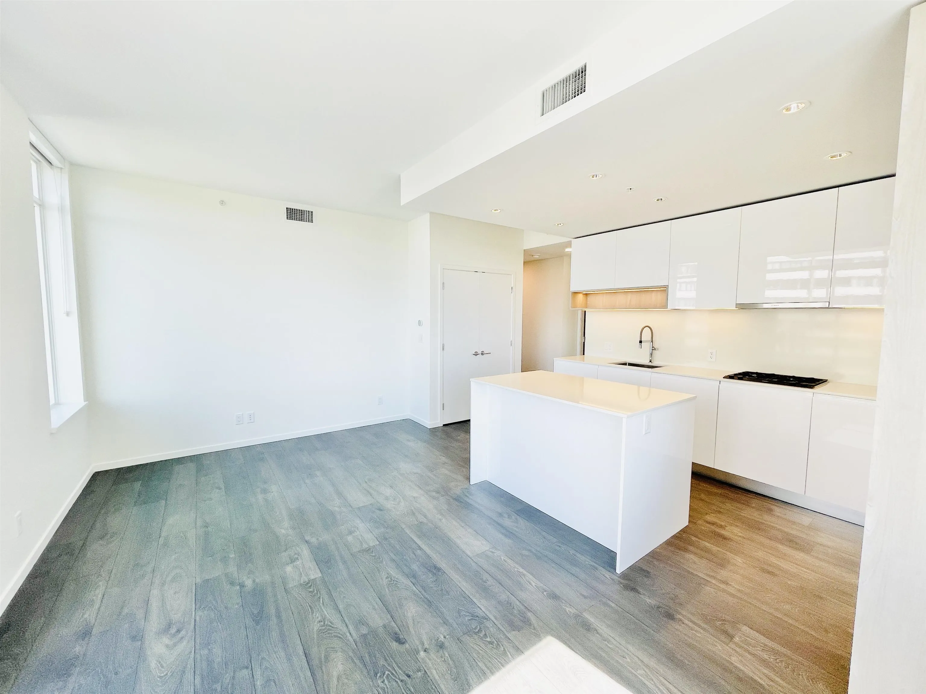 879 6600 Minoru Boulevard