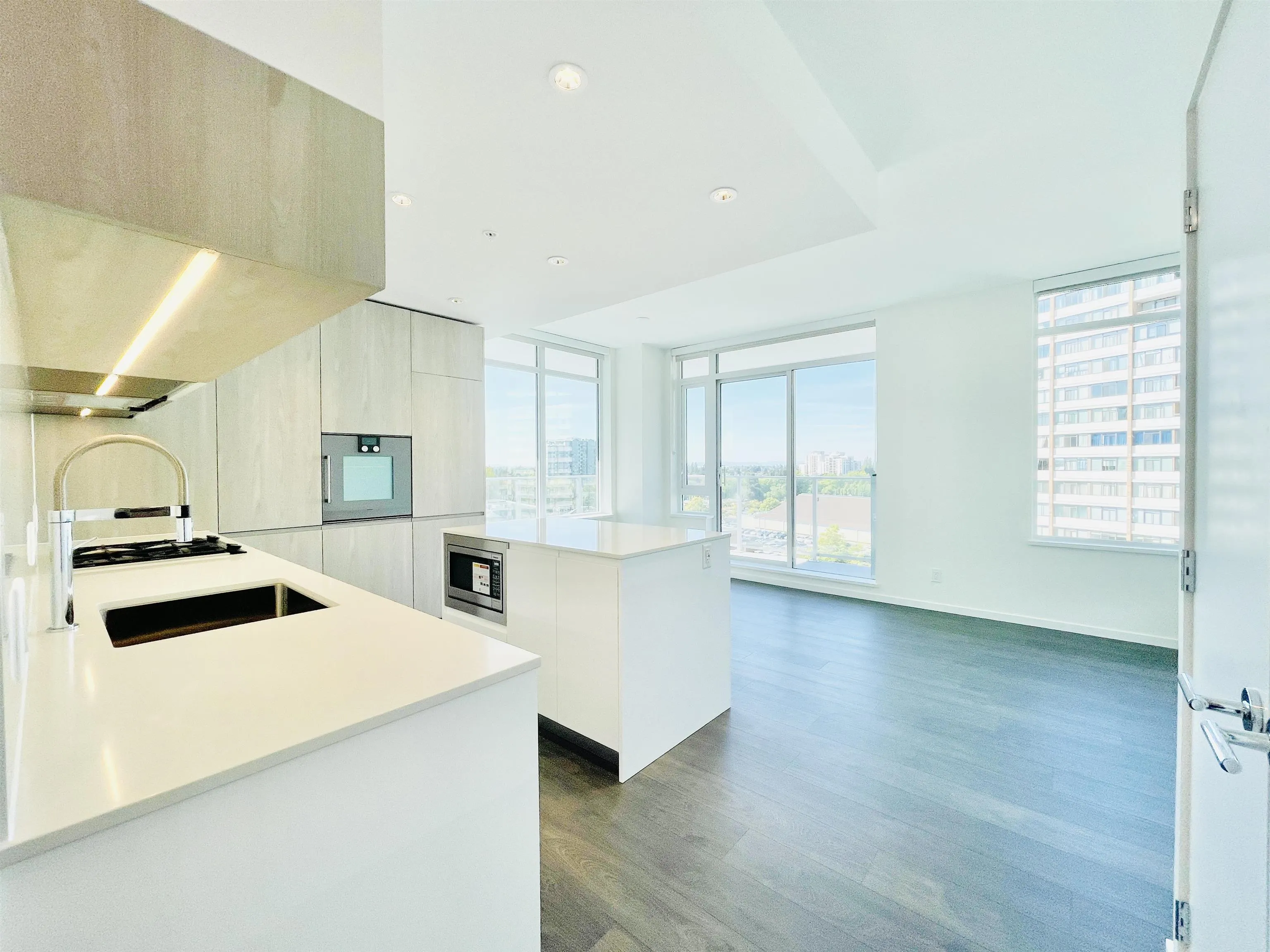 879 6600 Minoru Boulevard