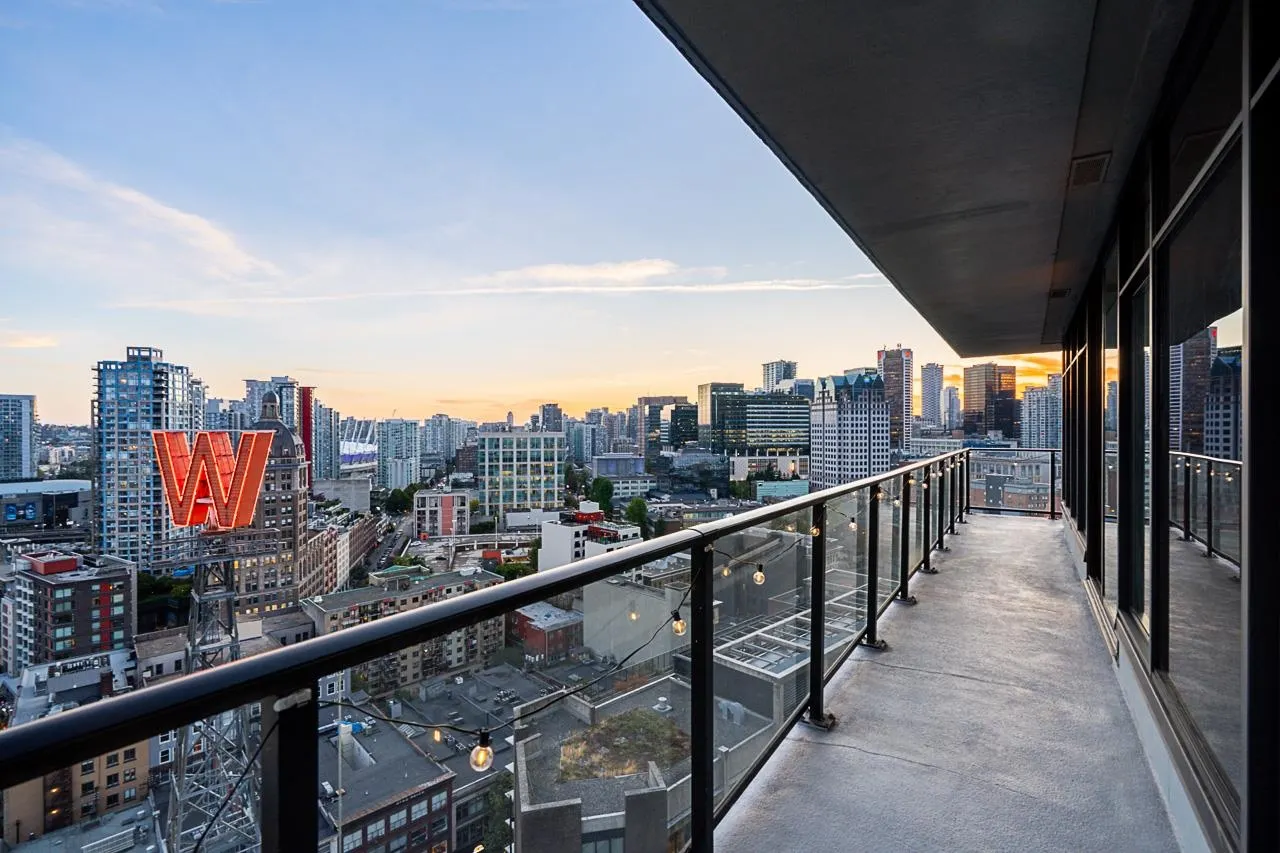 2305 108 W Cordova Street