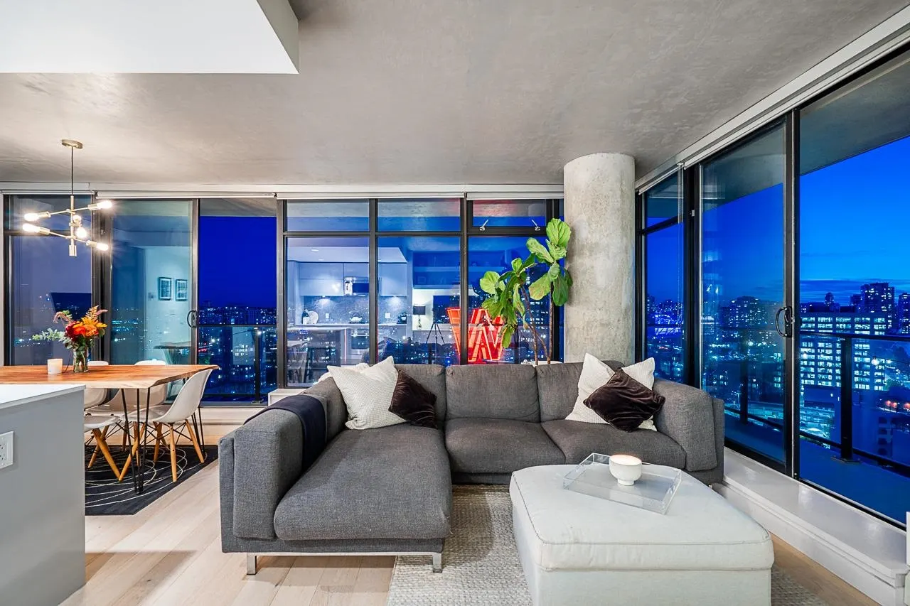 2305 108 W Cordova Street
