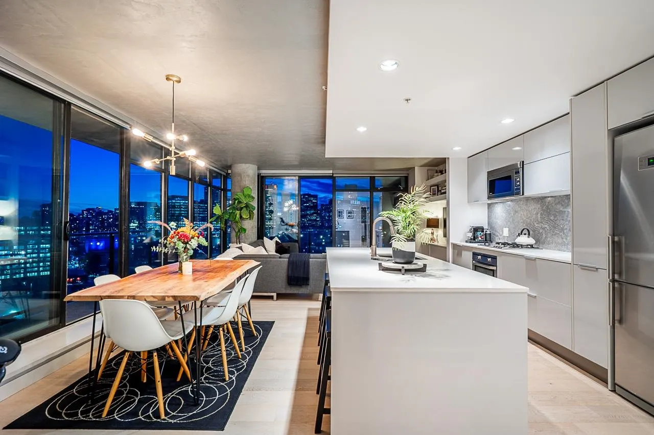 2305 108 W Cordova Street