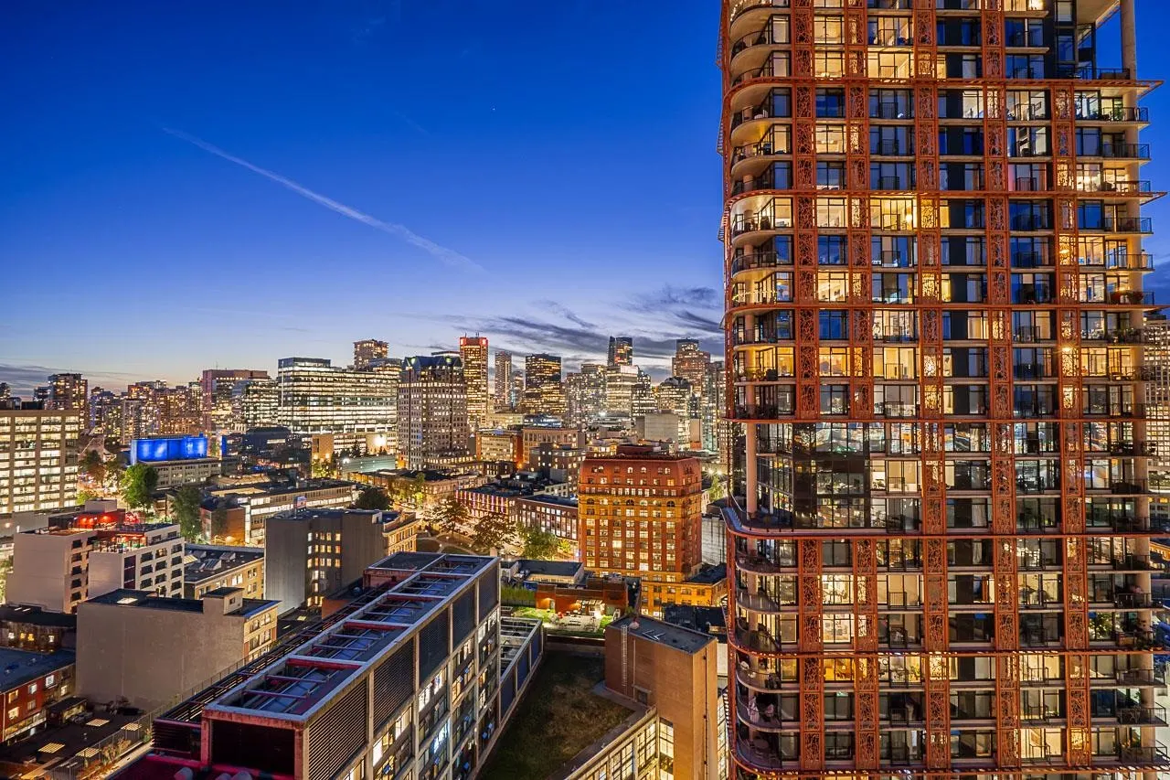 2305 108 W Cordova Street