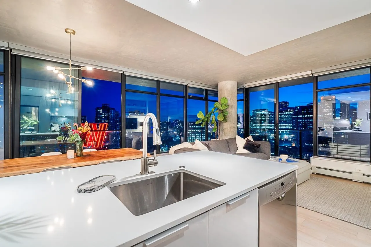 2305 108 W Cordova Street