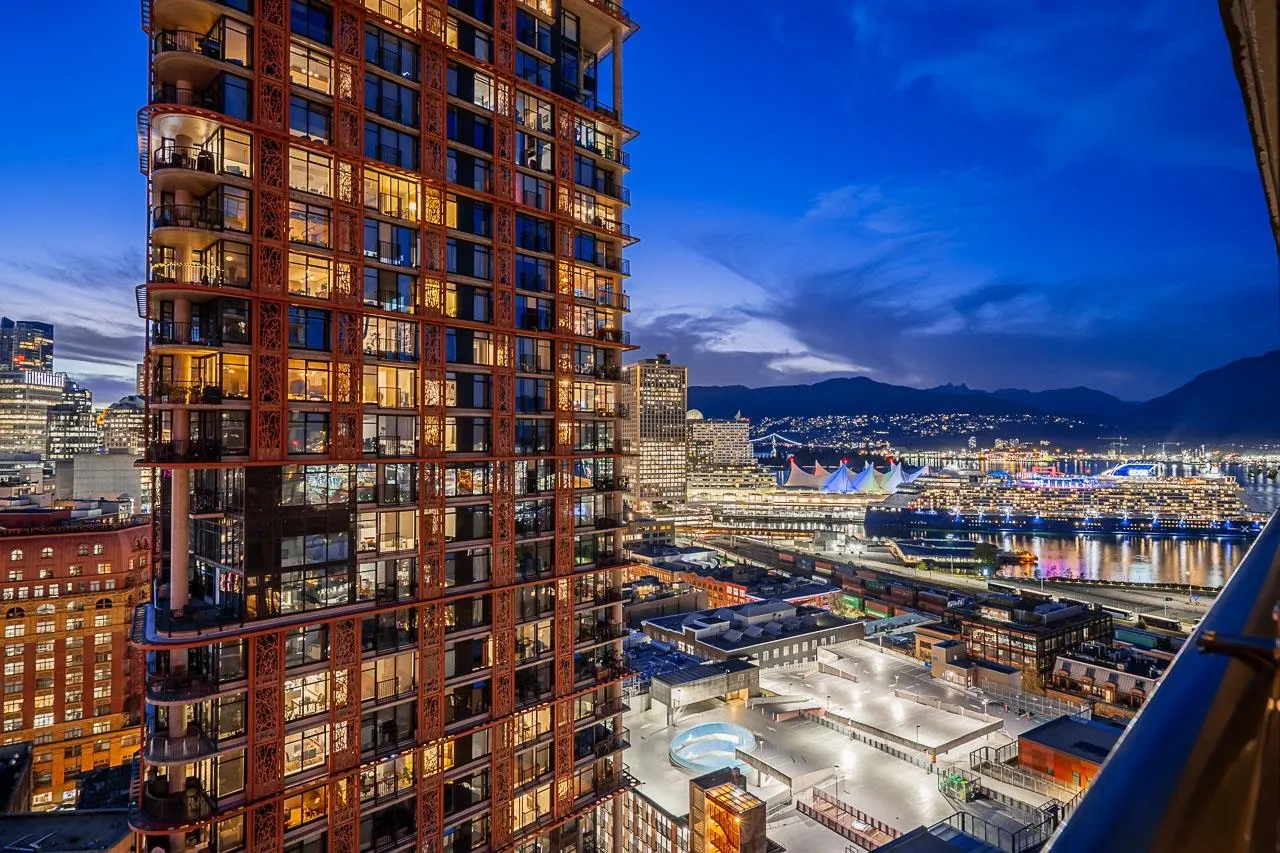 2305 108 W Cordova Street