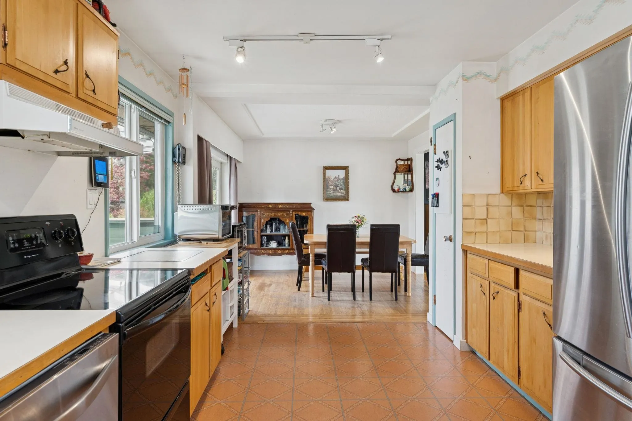 558 Draycott Street