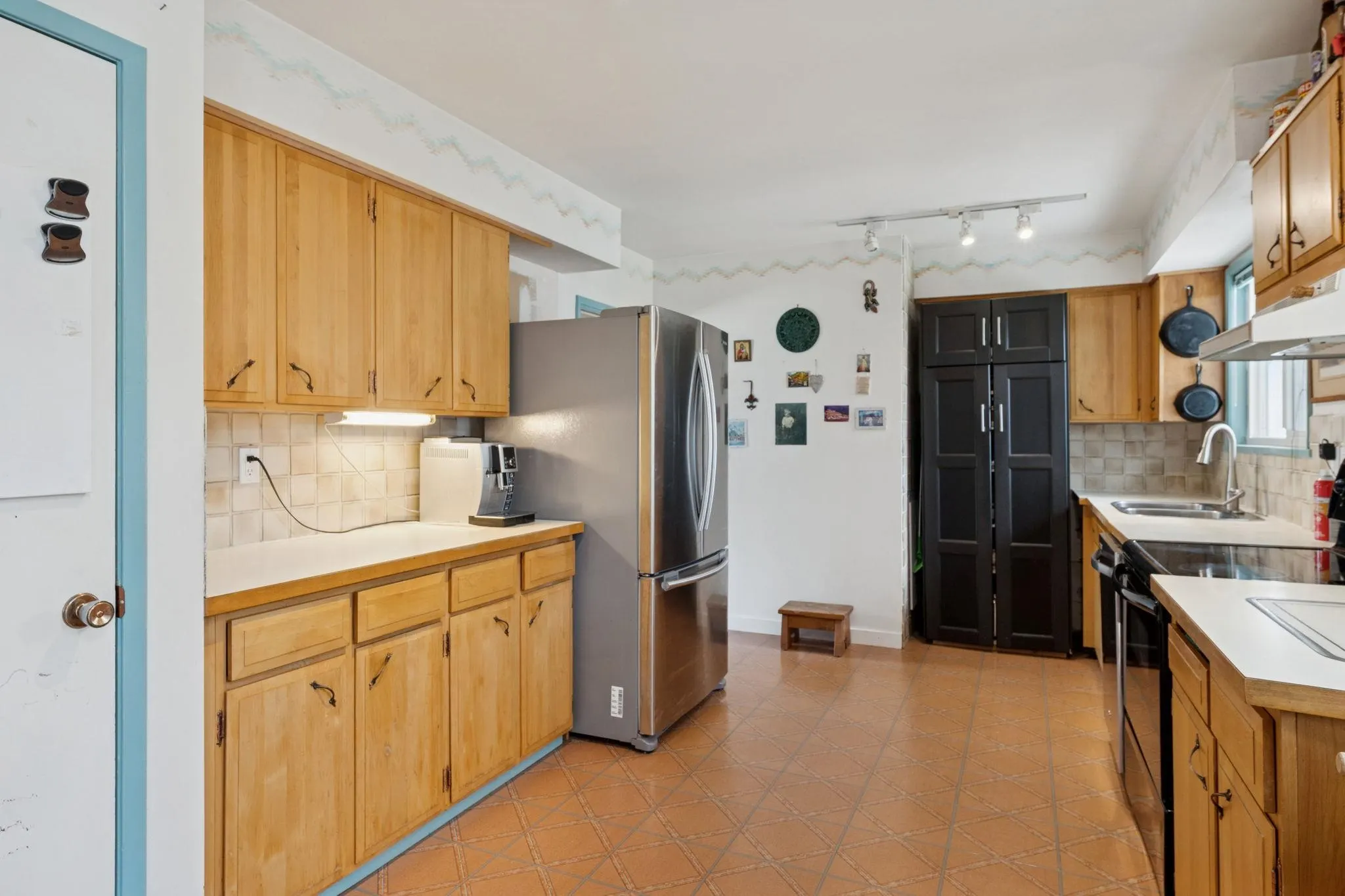 558 Draycott Street