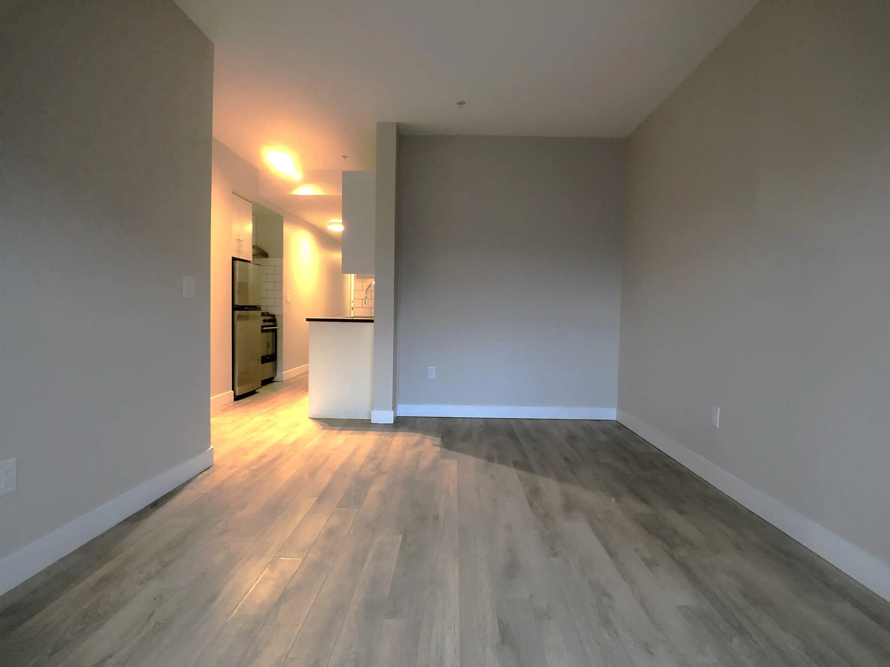 203 756 E Broadway