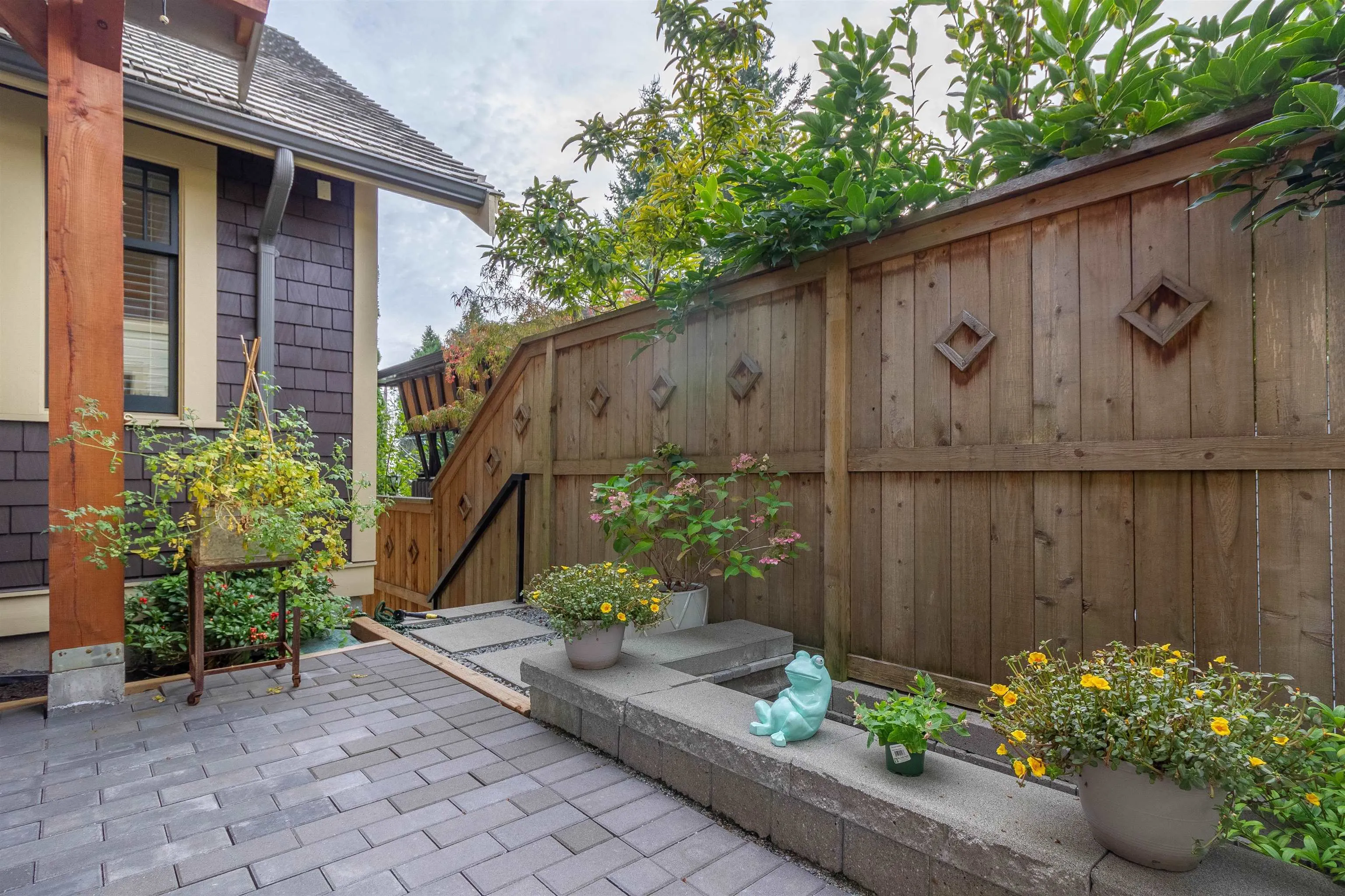 903 Walls Avenue