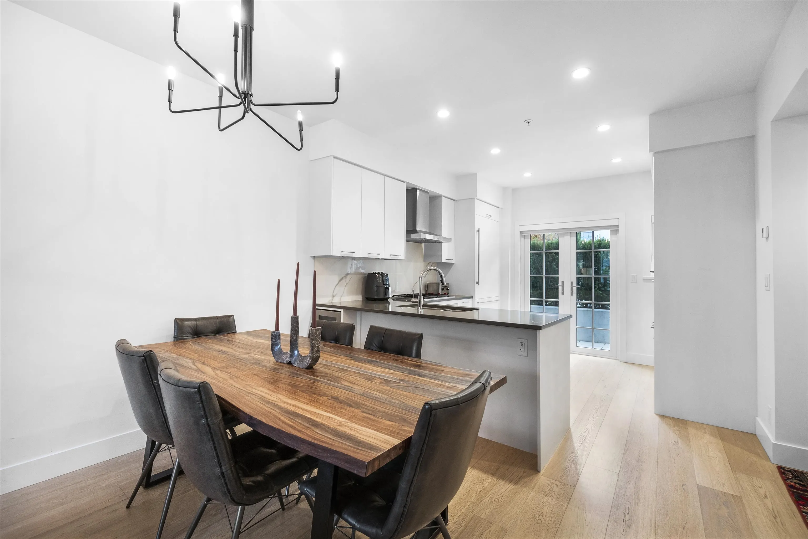 5 1133 Ridgewood Drive