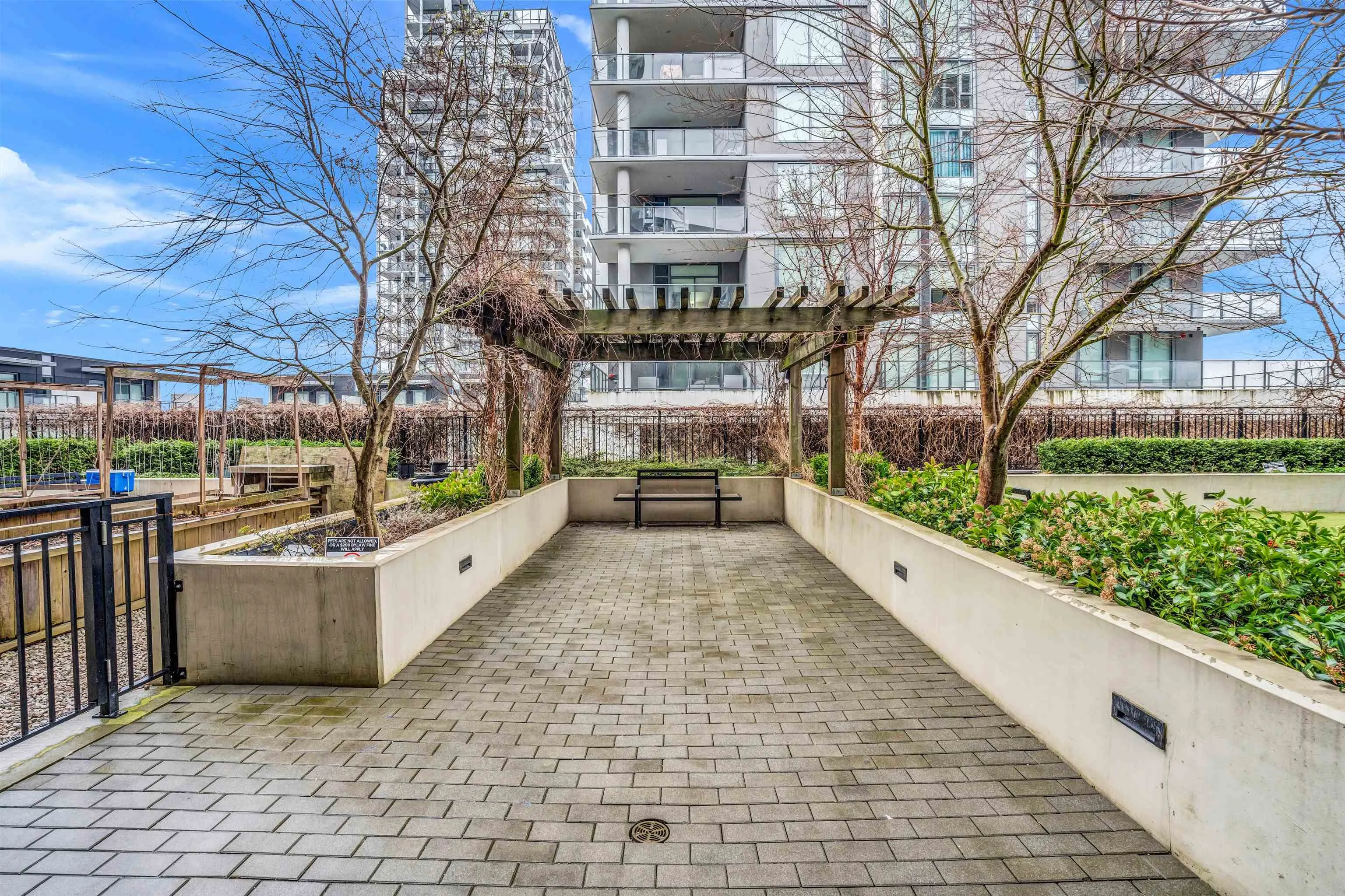 502 4468 Dawson Street