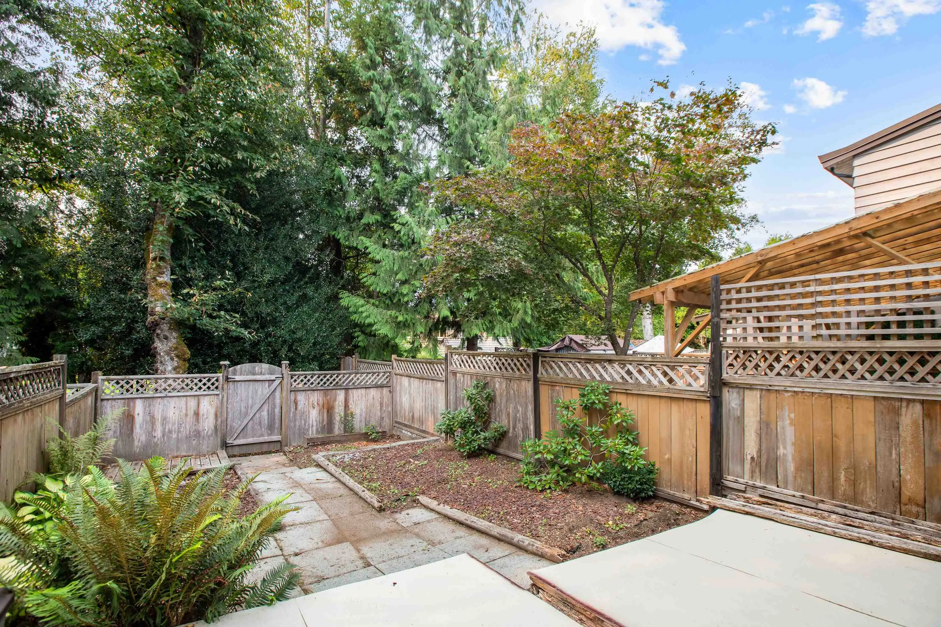 22 12122 Schmidt Crescent