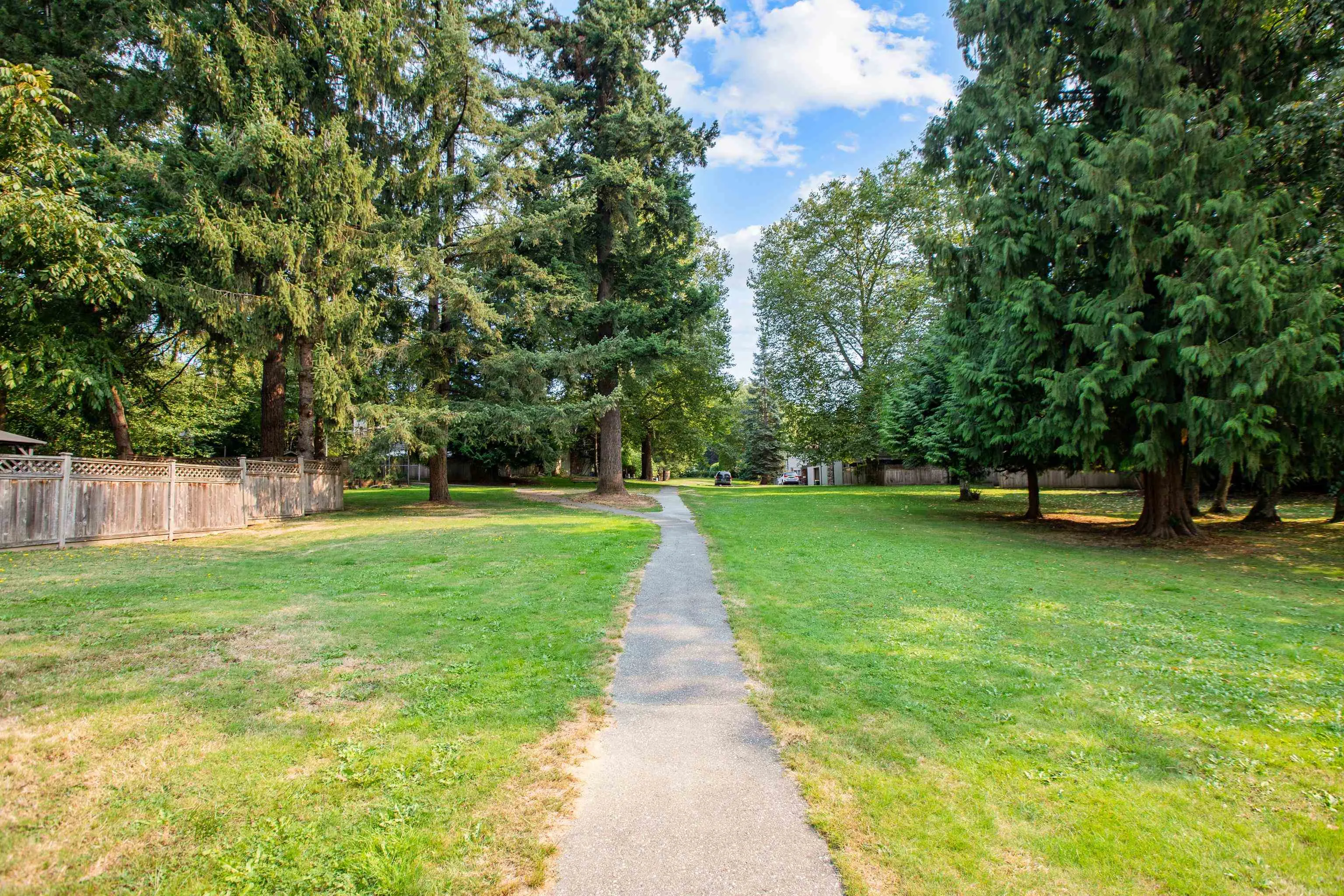 22 12122 Schmidt Crescent