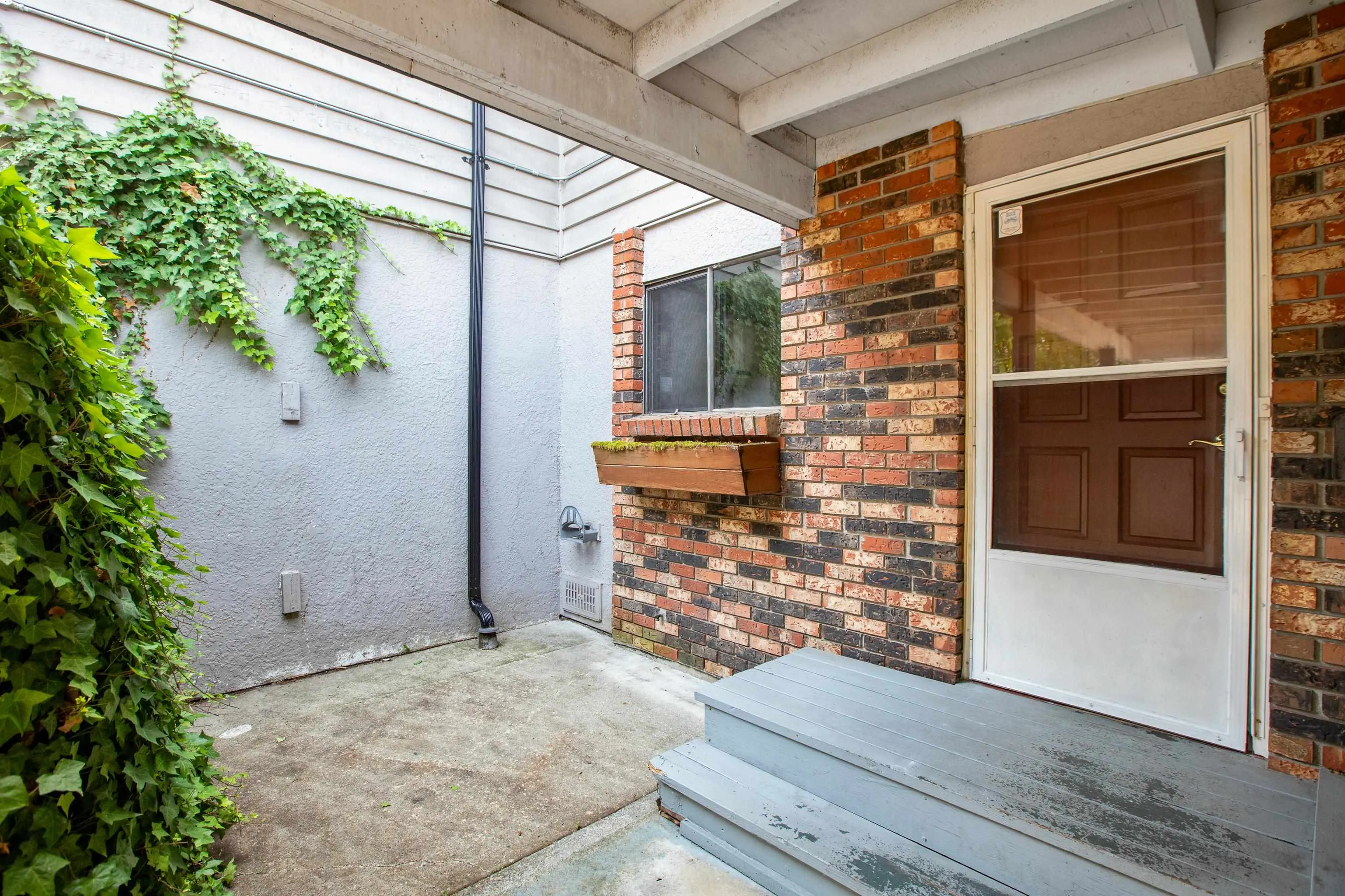 22 12122 Schmidt Crescent