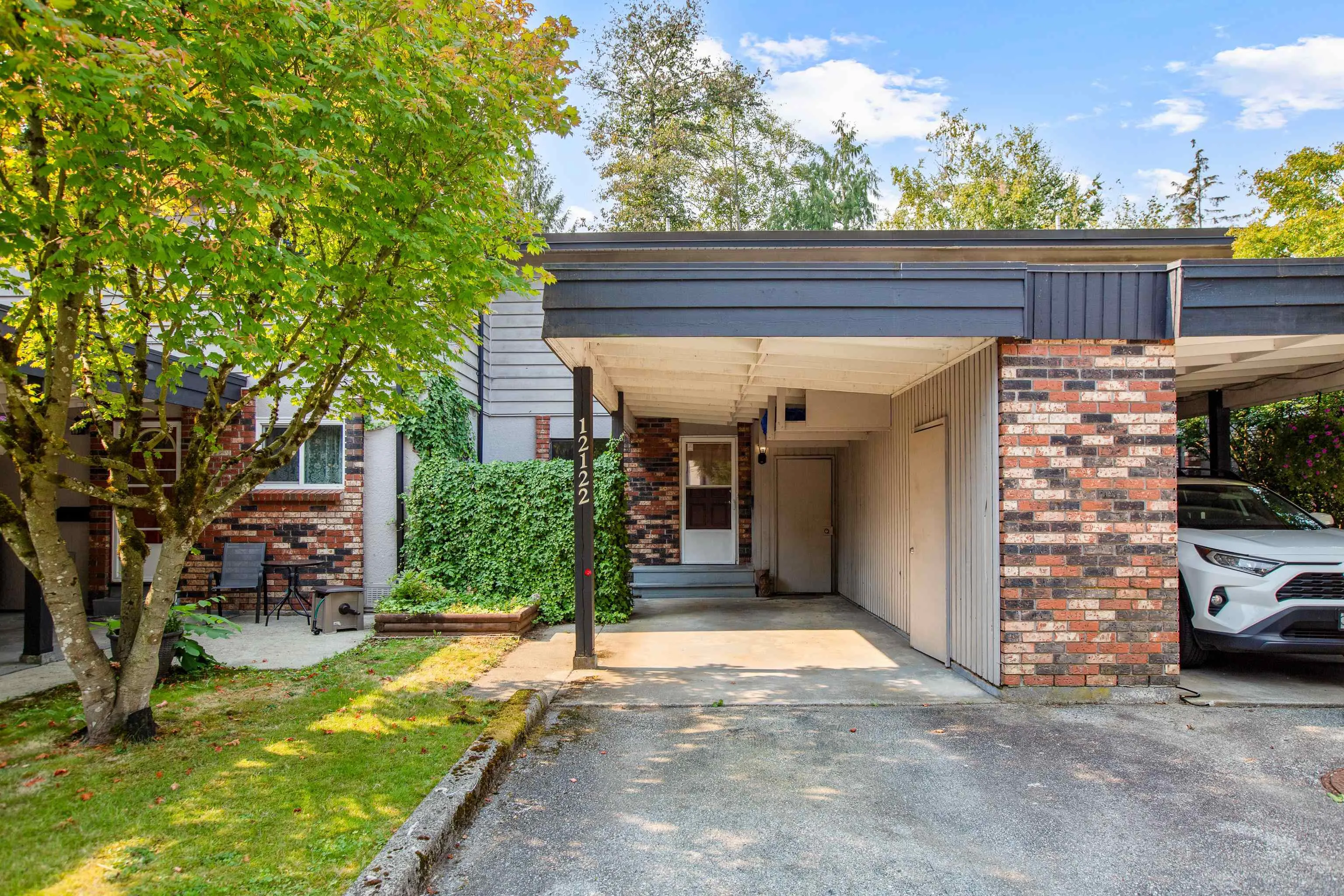 22 12122 Schmidt Crescent