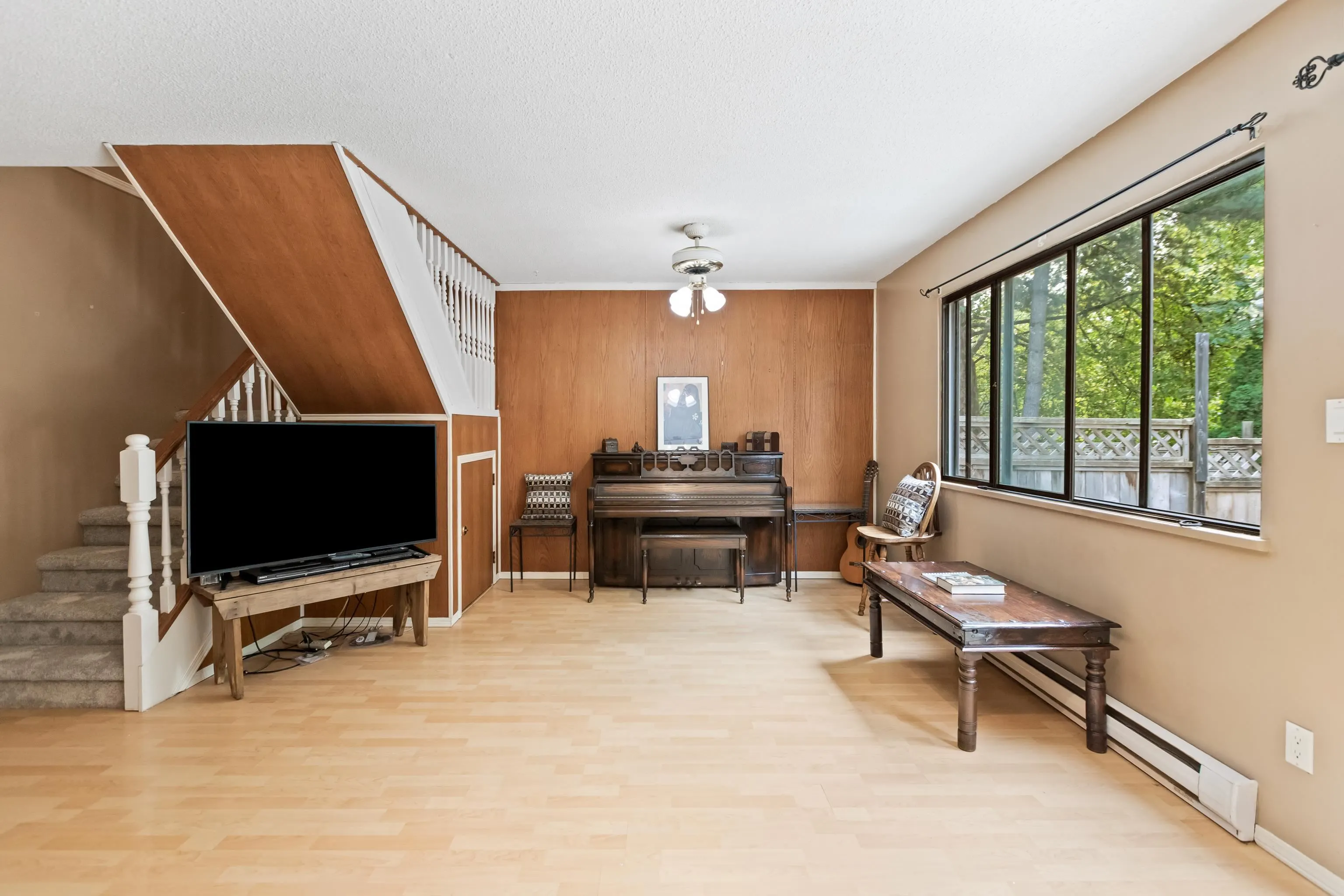 22 12122 Schmidt Crescent