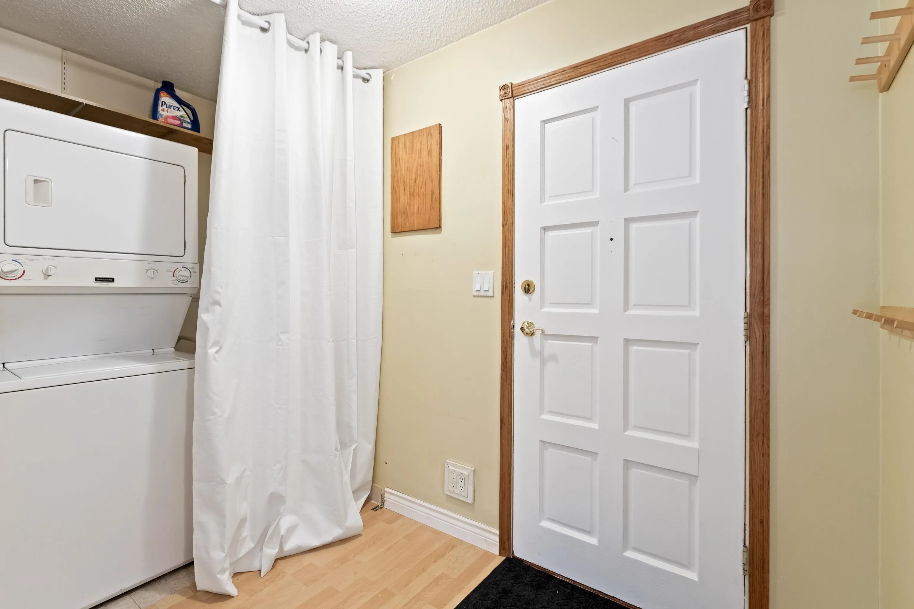 22 12122 Schmidt Crescent