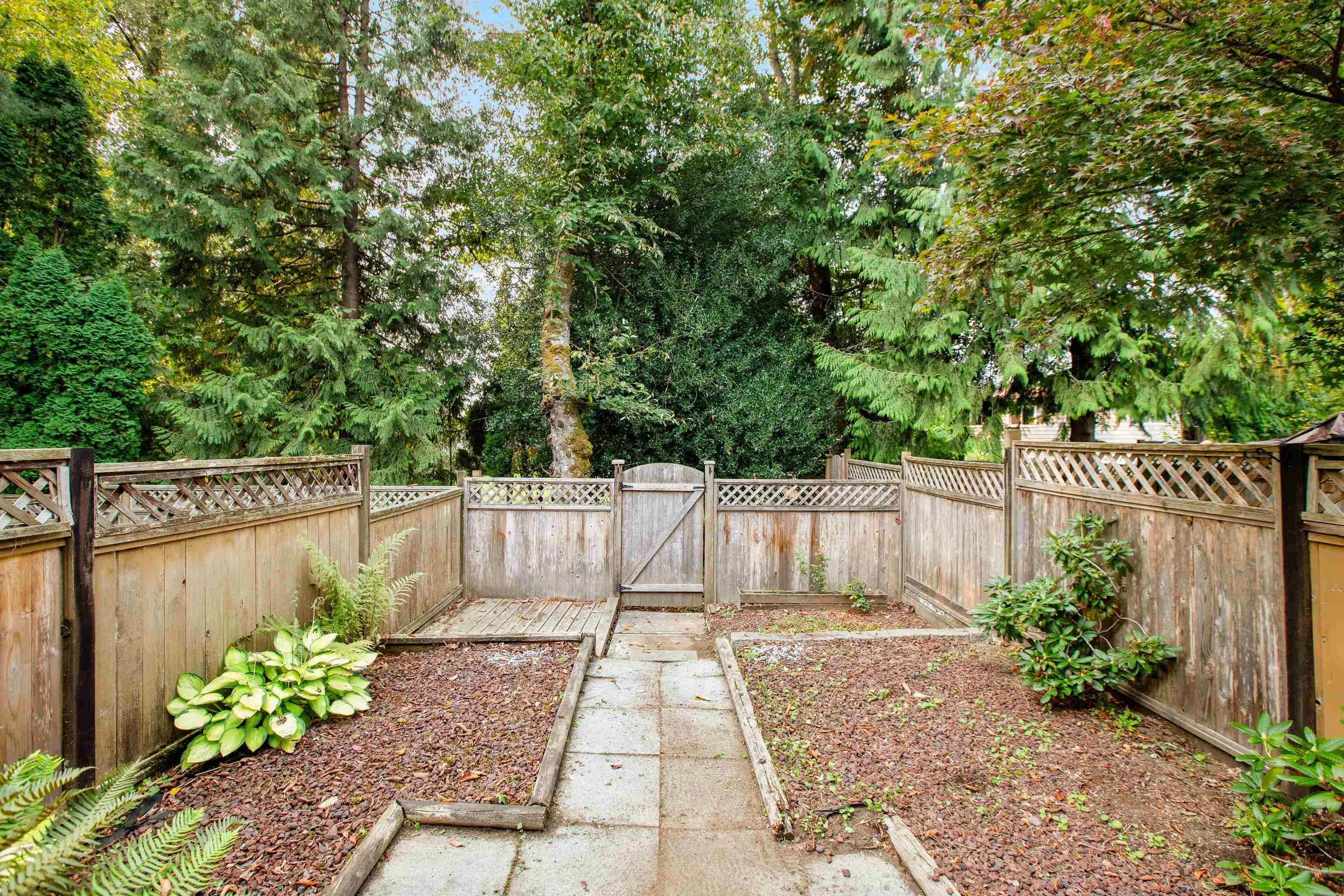22 12122 Schmidt Crescent