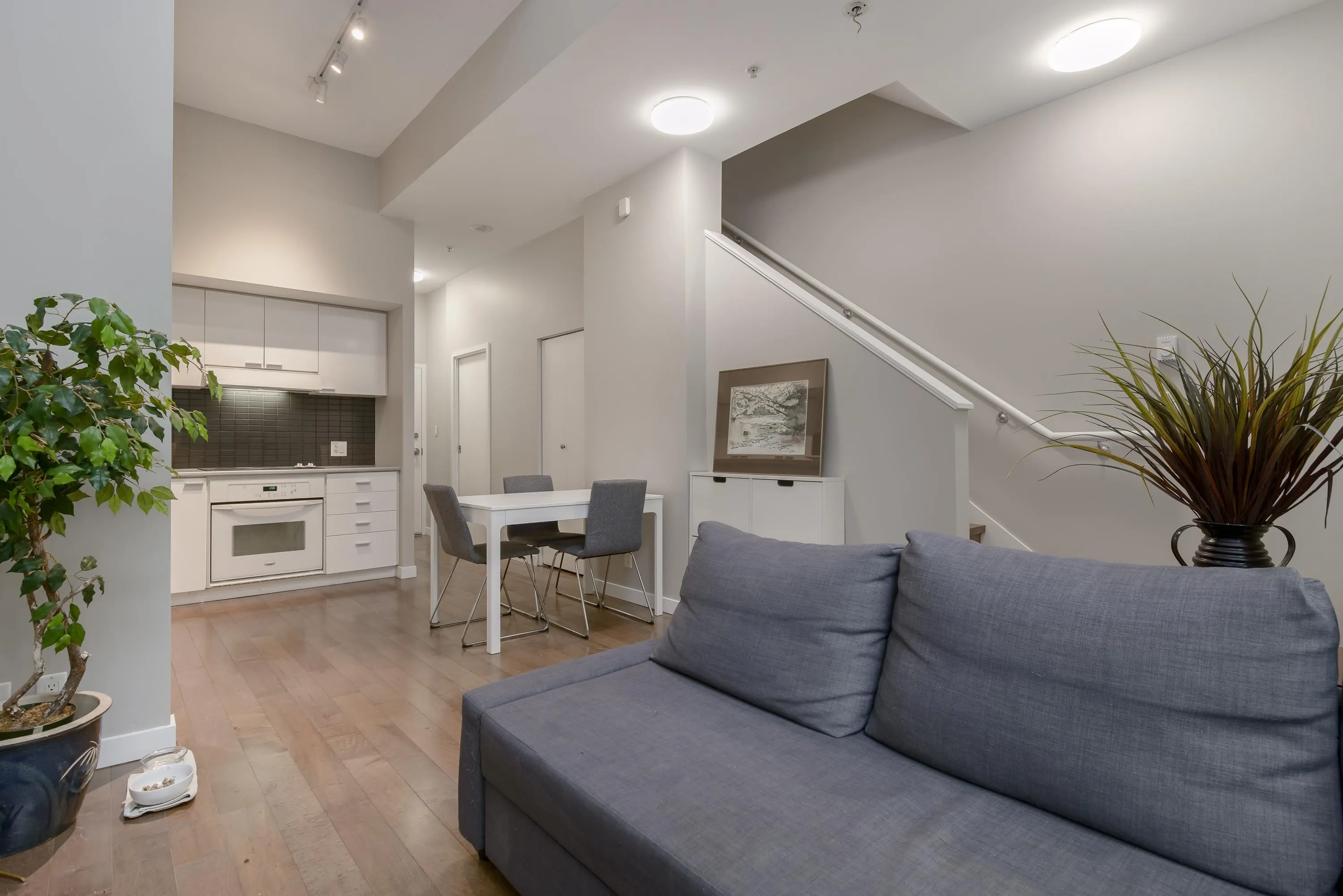 128 Dunsmuir Street