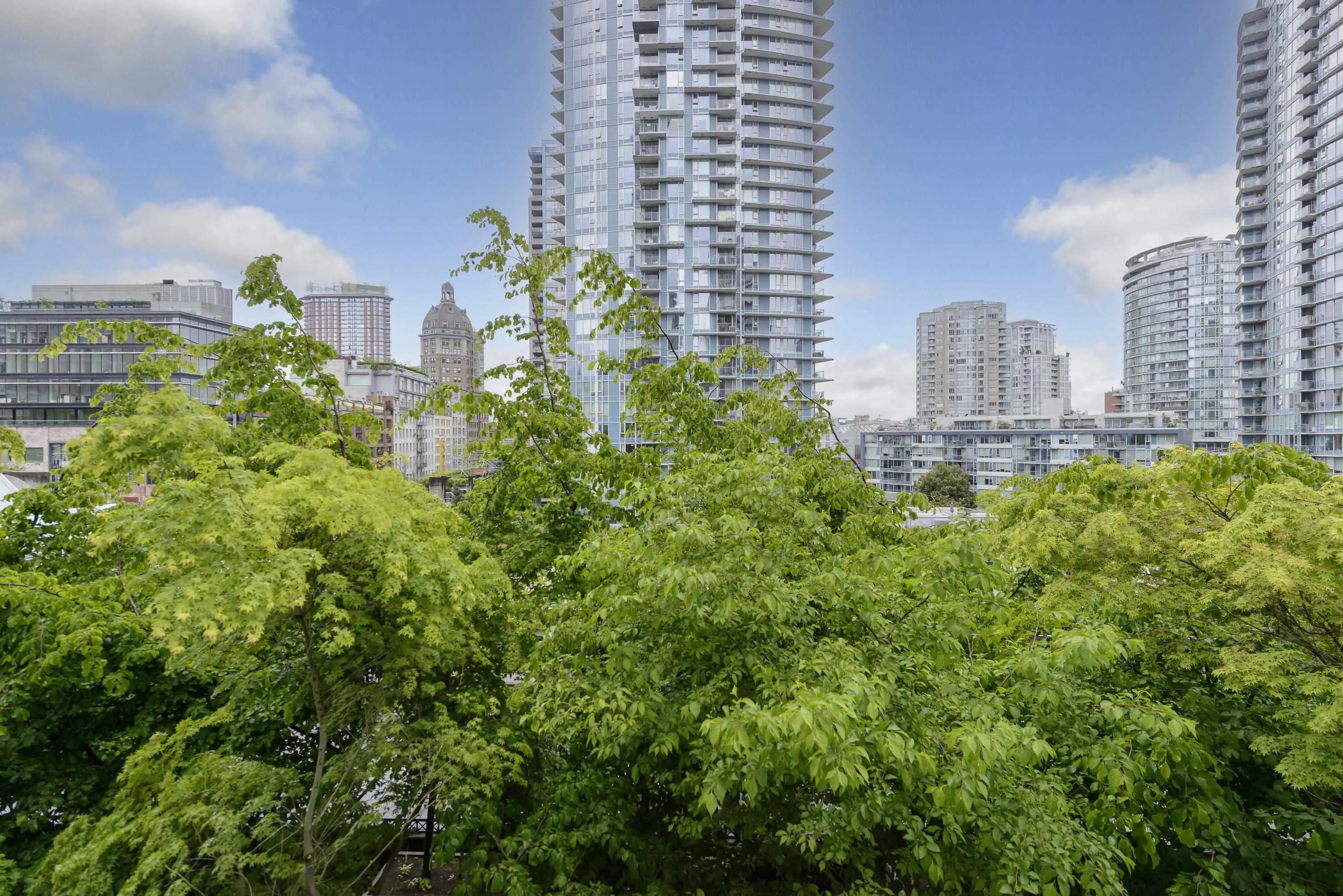 128 Dunsmuir Street