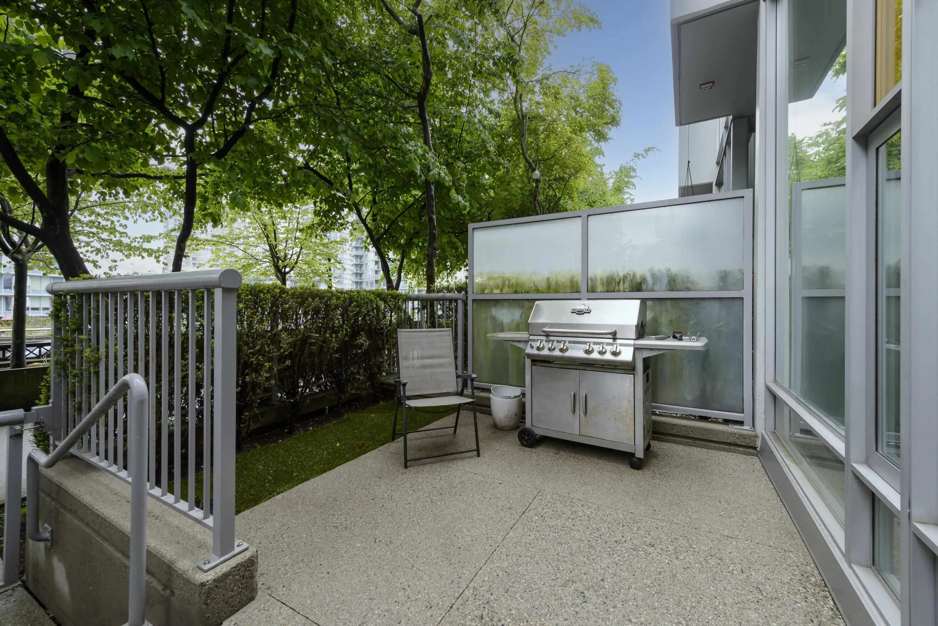 128 Dunsmuir Street