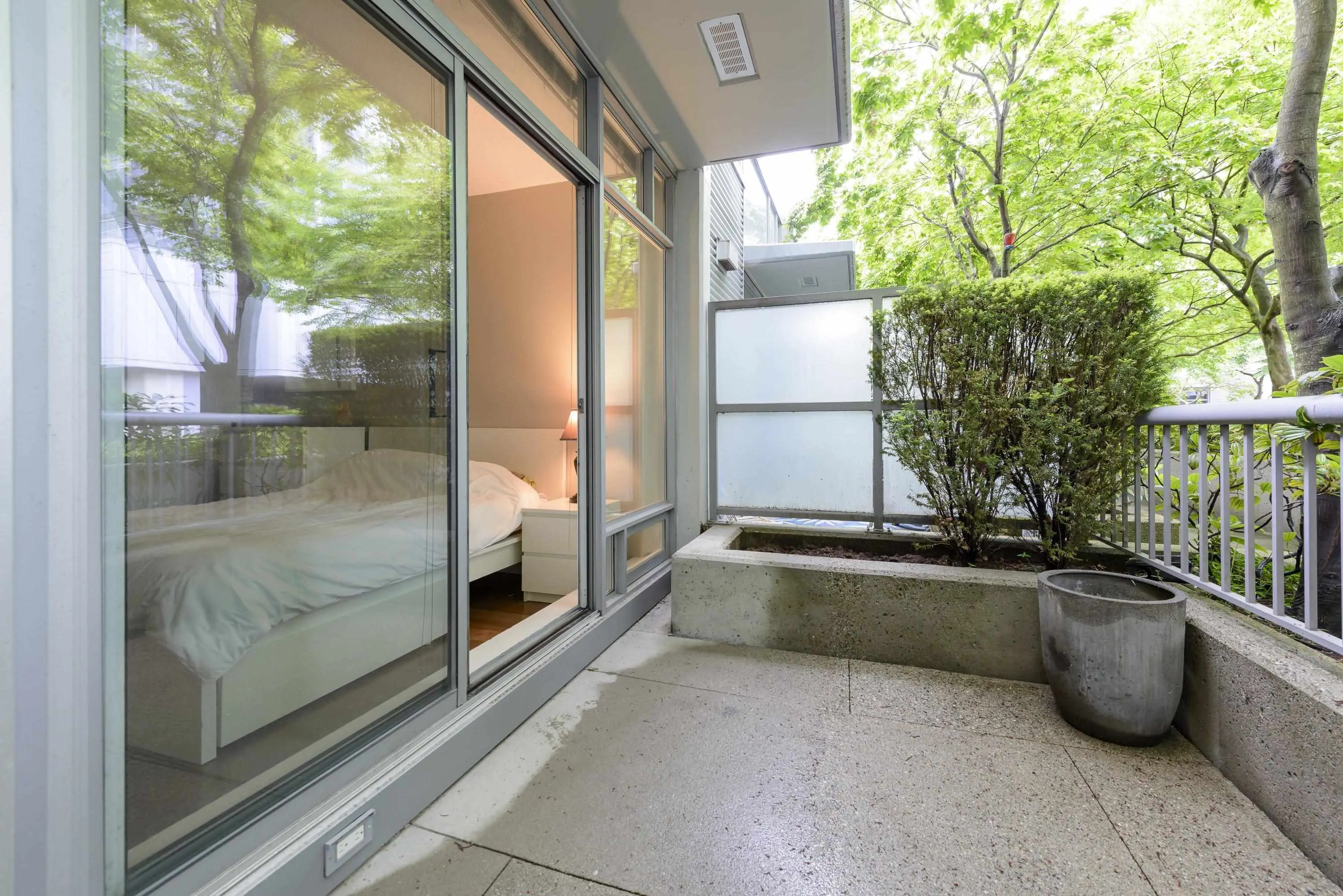 128 Dunsmuir Street
