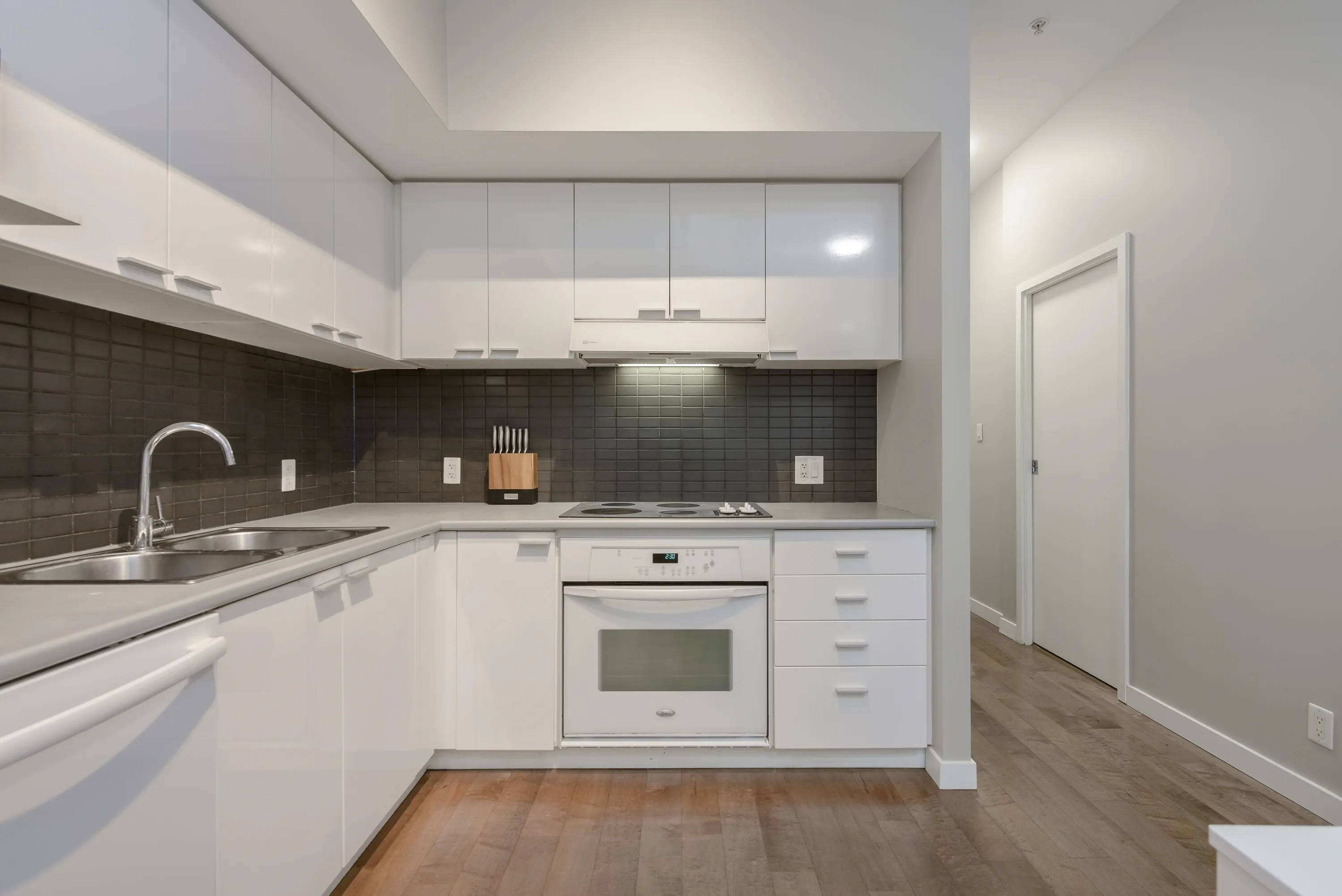 128 Dunsmuir Street