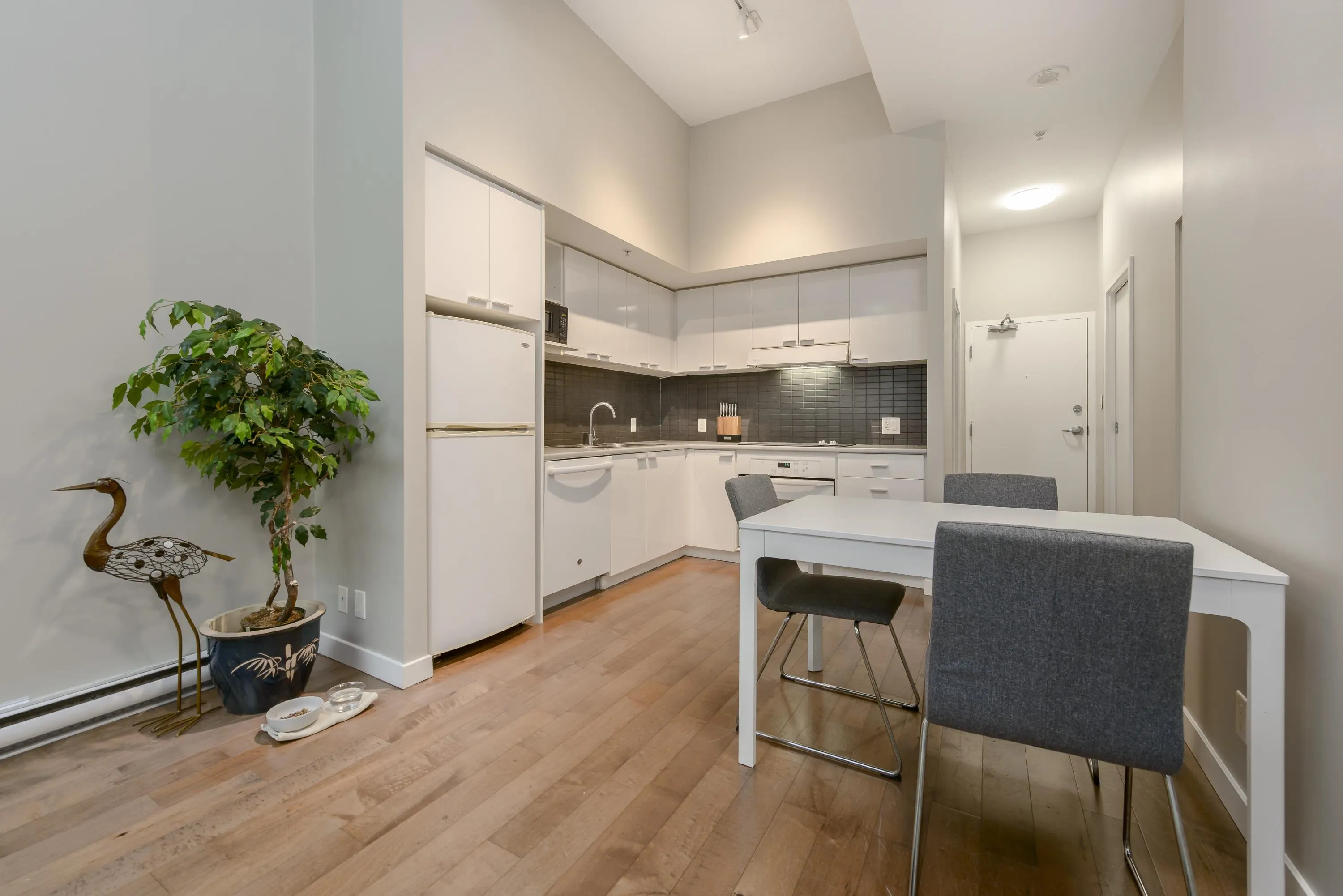 128 Dunsmuir Street