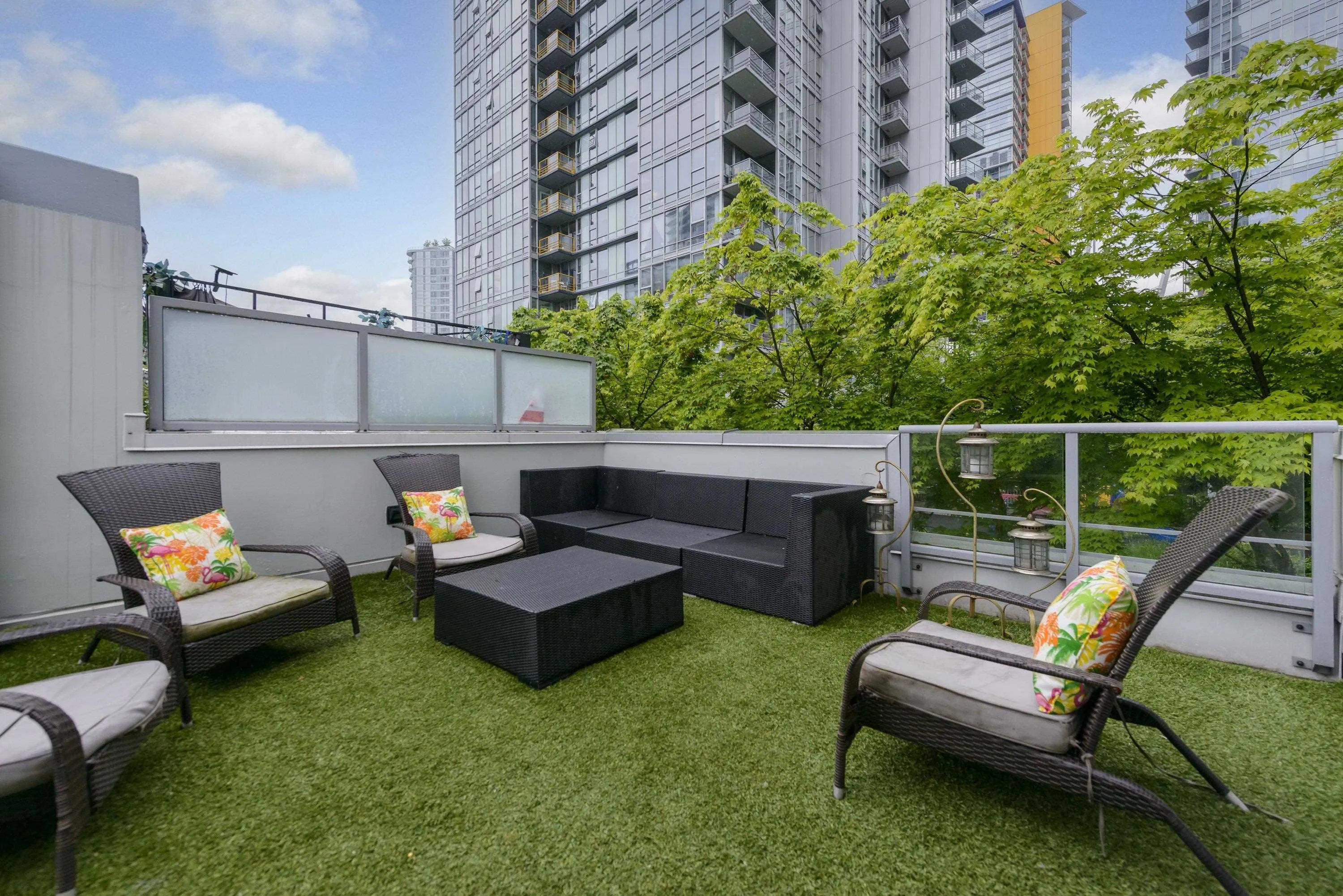 128 Dunsmuir Street