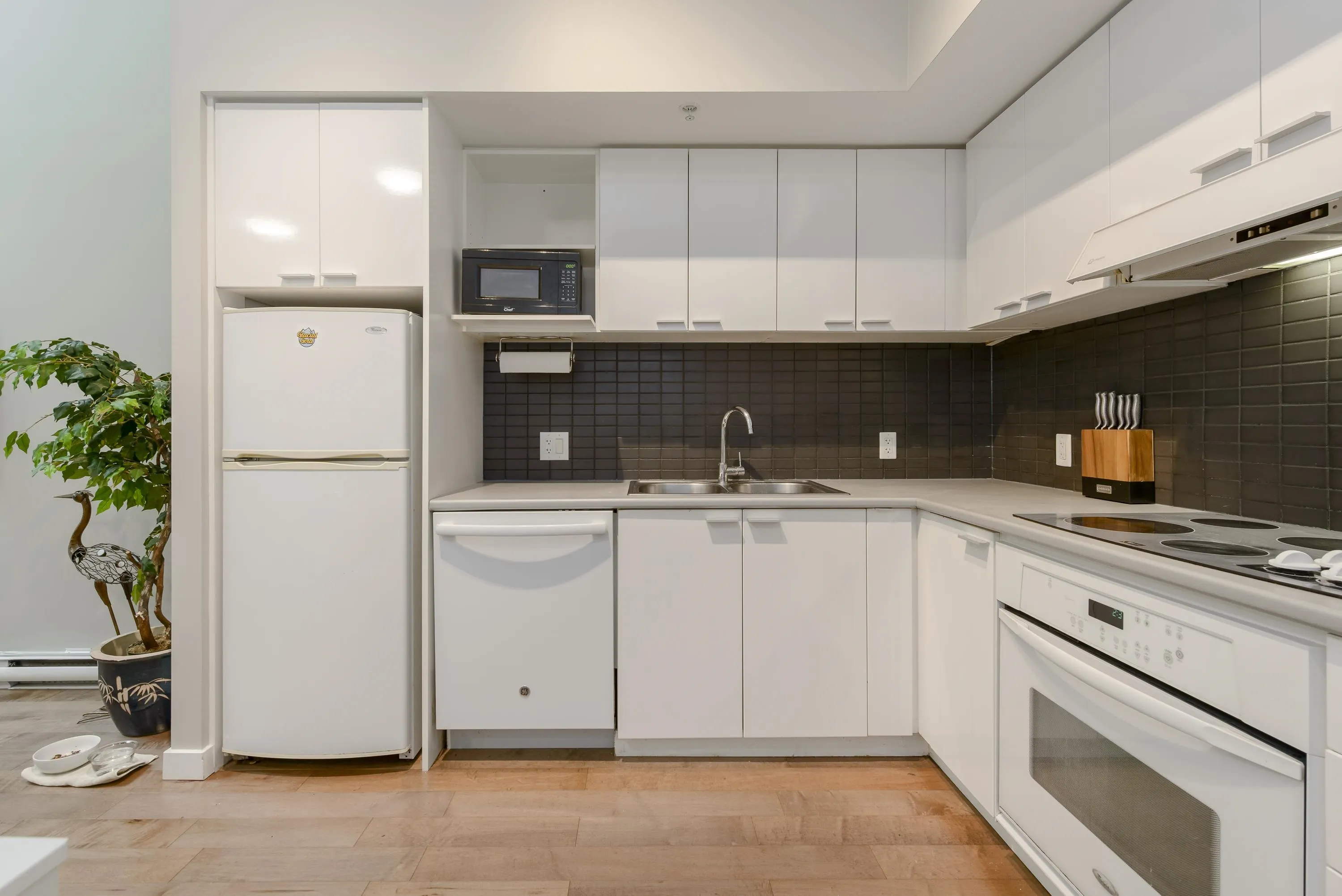 128 Dunsmuir Street
