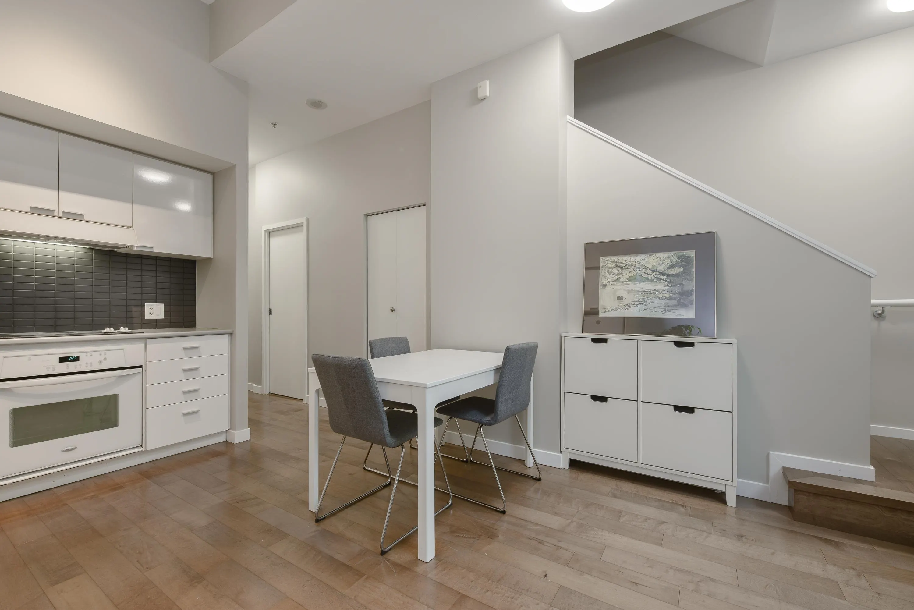 128 Dunsmuir Street