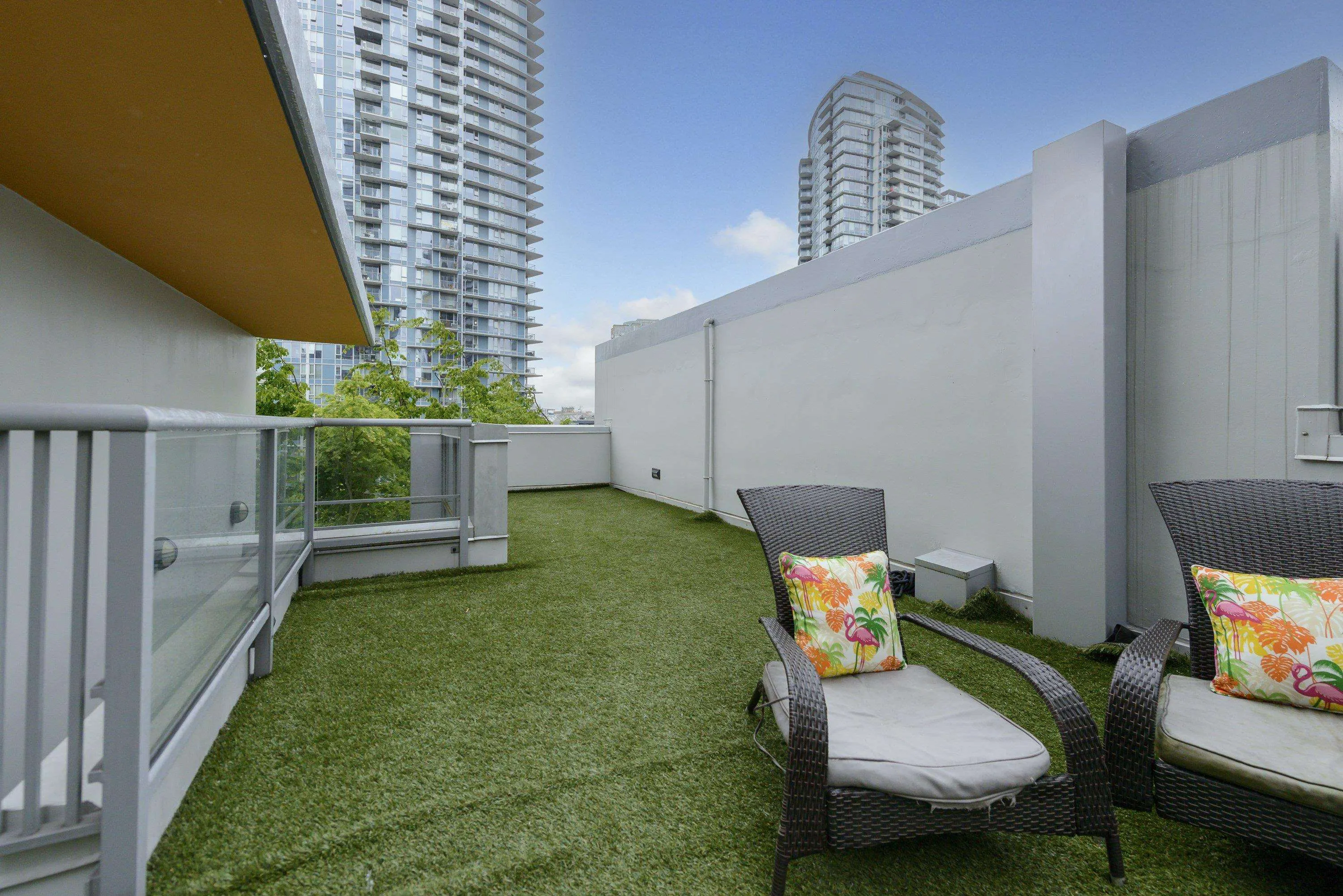 128 Dunsmuir Street