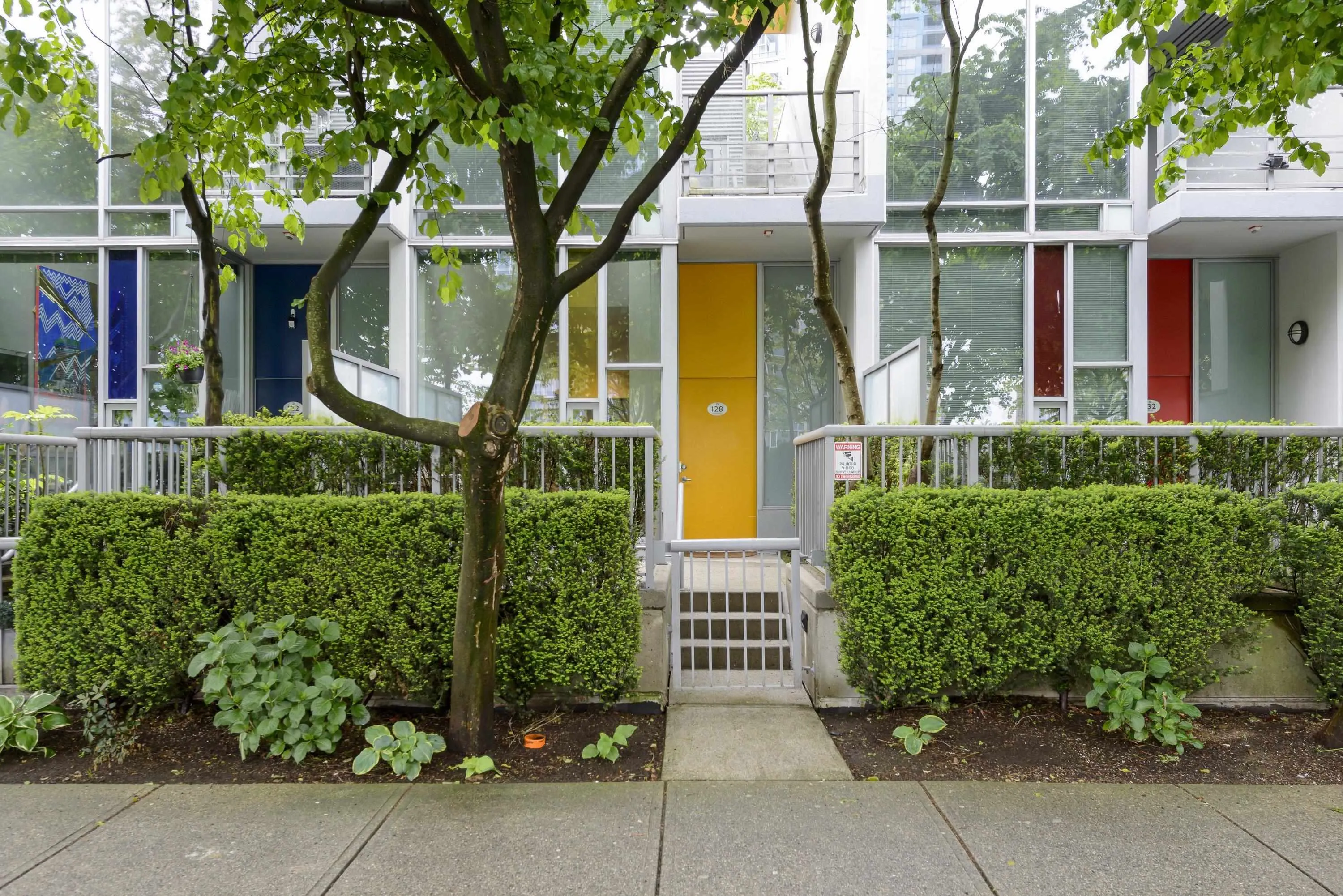 128 Dunsmuir Street